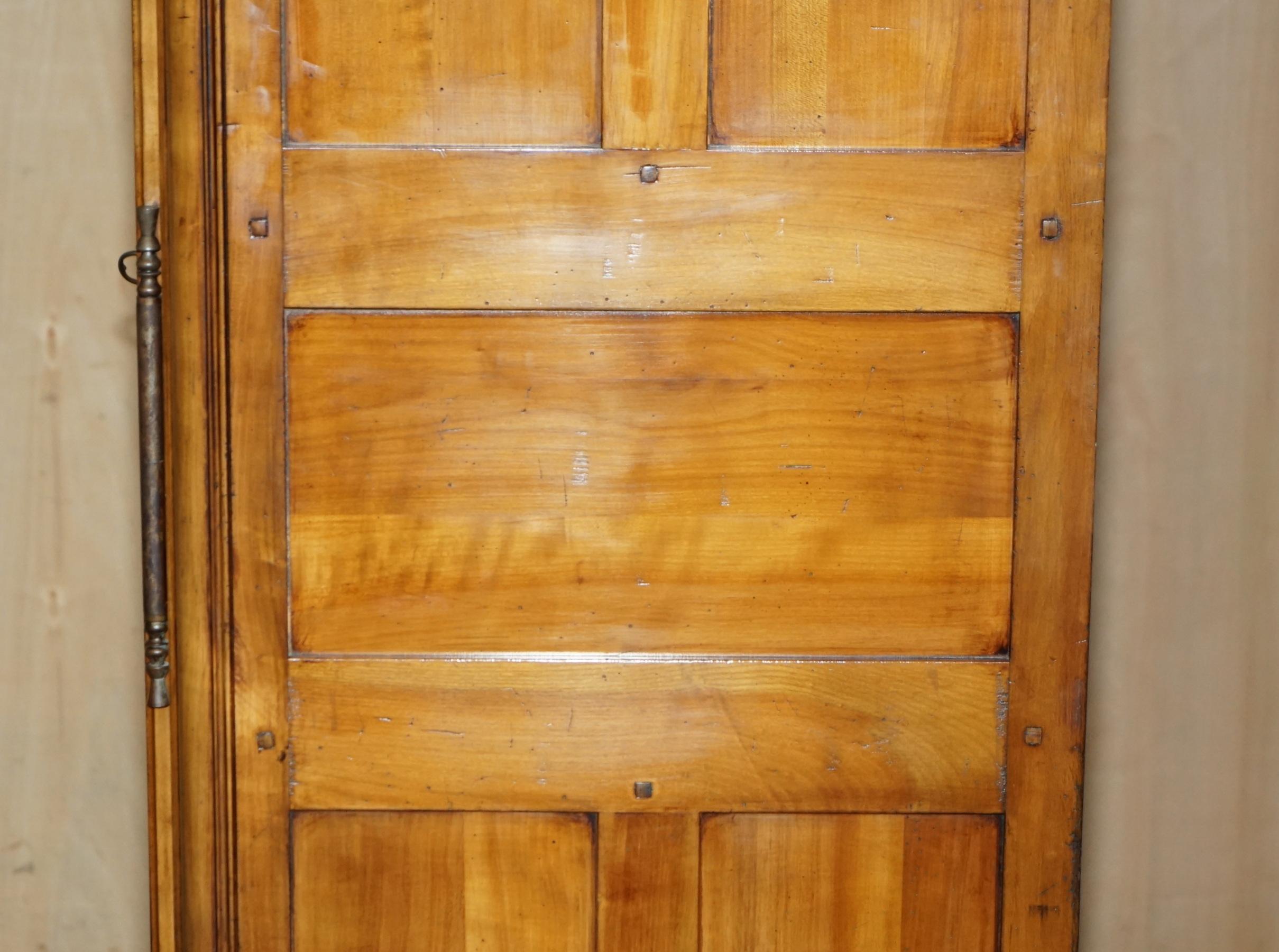 FINE ARMOIRE DI ARMADIO A PANNOCCHIA DI NOCE DI LOUIS XVI PARQUETRY FRANCESE in vendita 8