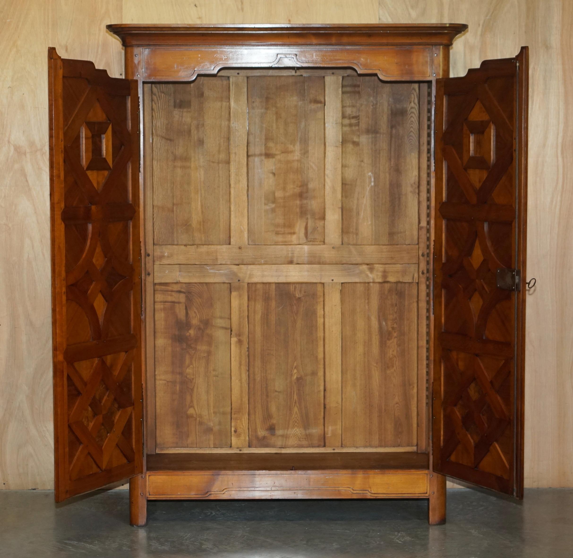FINE ARMOIRE DI ARMADIO A PANNOCCHIA DI NOCE DI LOUIS XVI PARQUETRY FRANCESE in vendita 9