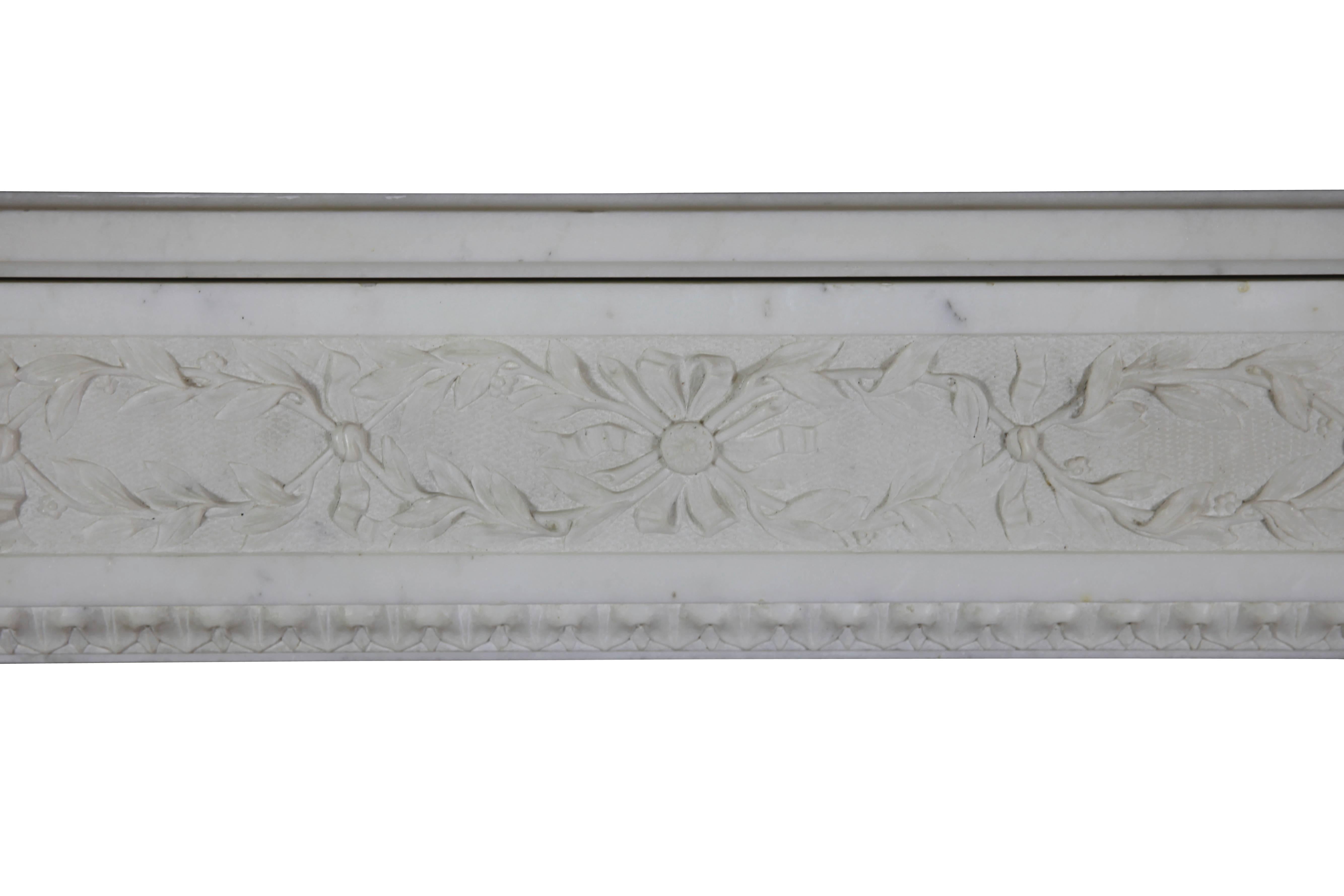 Fine Antique French Louis XVI Period White Statuary Marble Fireplace Surround In Excellent Condition For Sale In Beervelde, BE