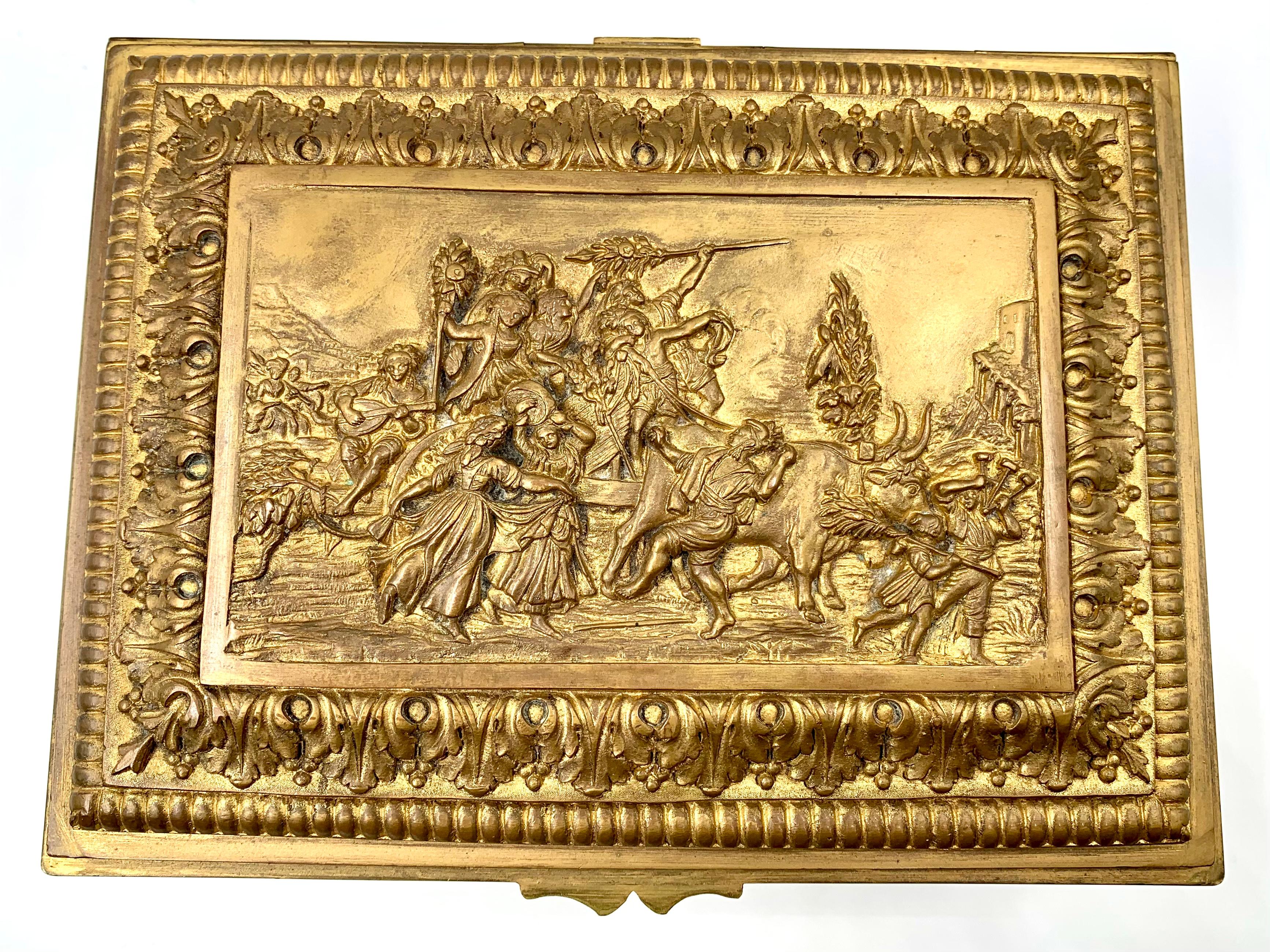 Antiker franzsischer Schmuckkstchen aus vergoldeter Bronze im Louis-XVI.-Stil, Bacchanale-Szene (Louis XVI.) im Angebot
