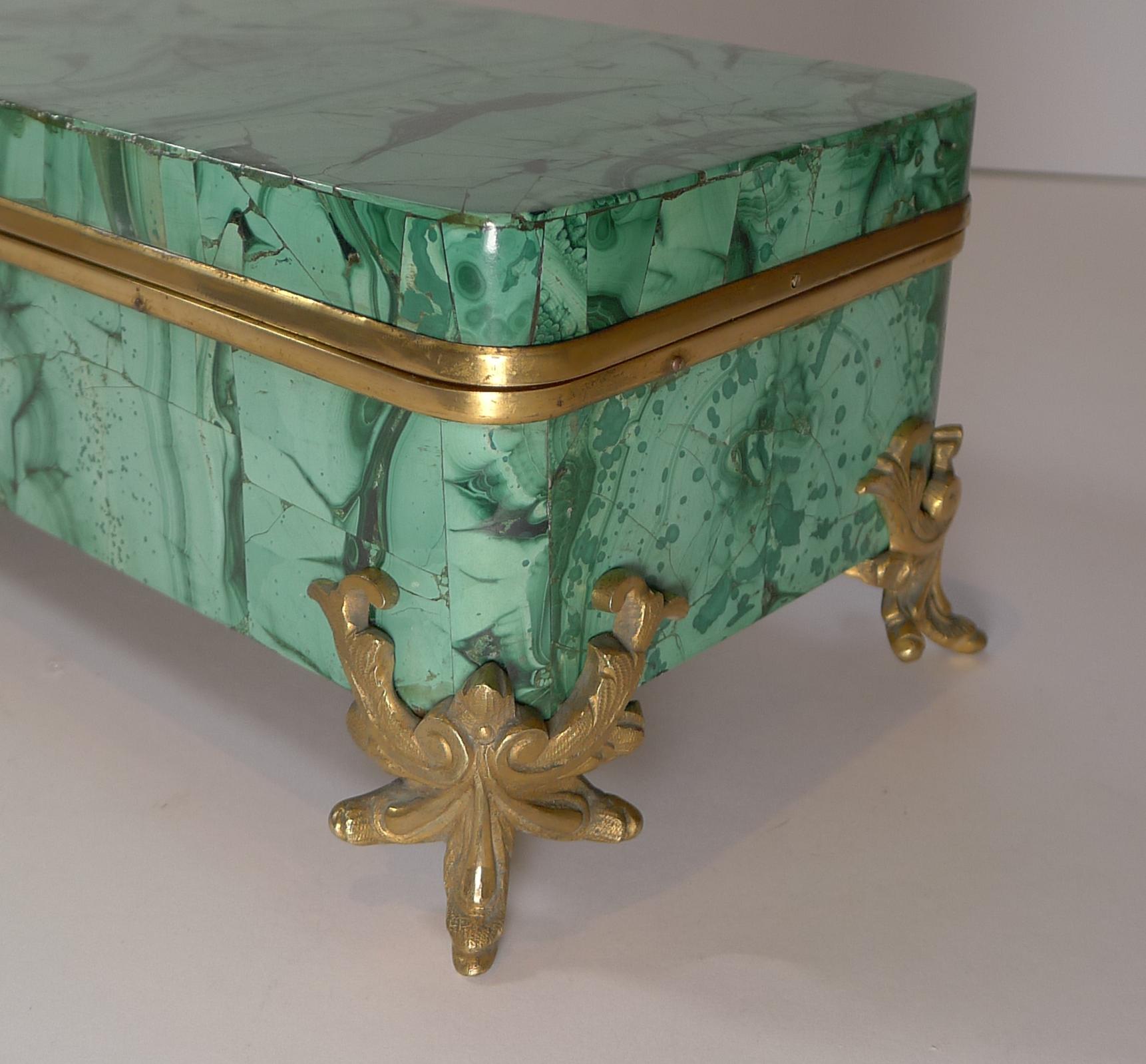 Fino joyero antiguo francés de malaquita y bronce, c.1890 Fines del siglo XIX en venta