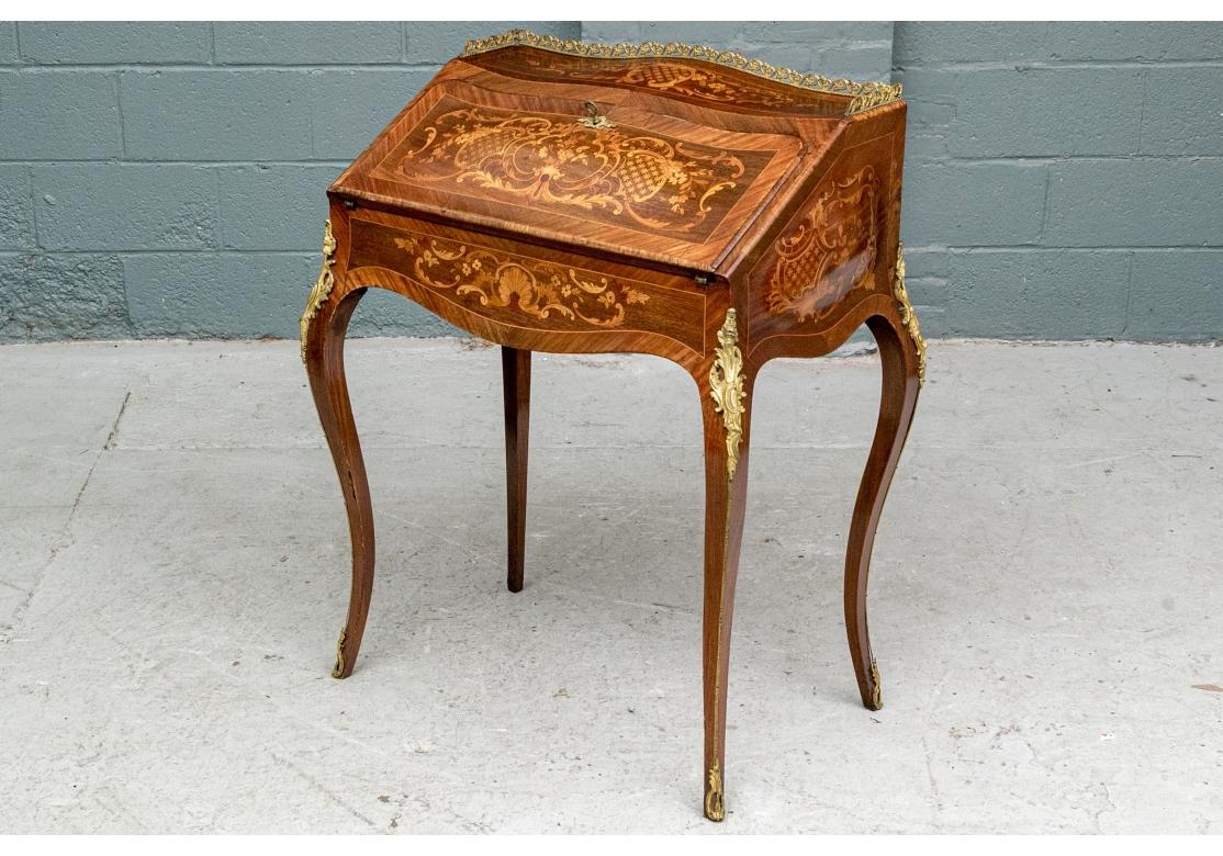 Bureau de Dame ancien en marqueterie française Circa 1890 en vente 10
