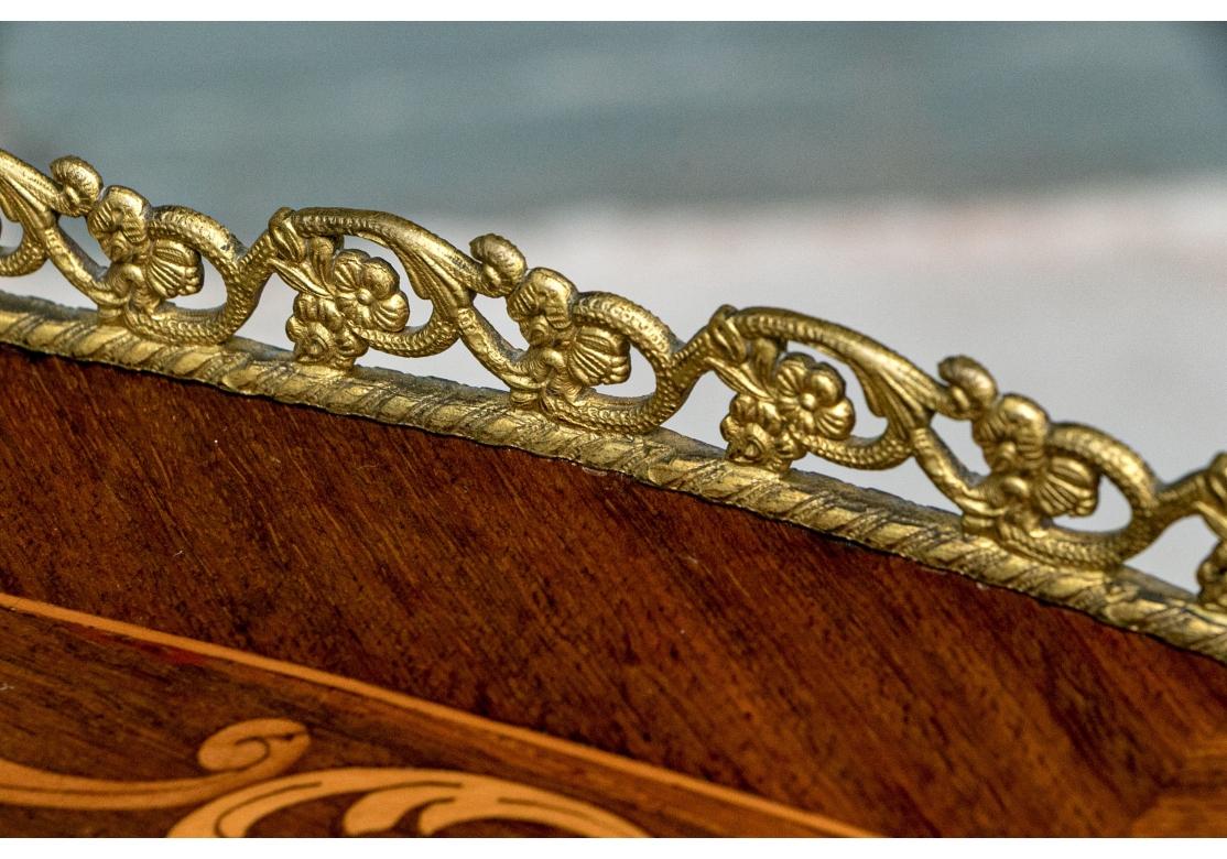 Européen Bureau de Dame ancien en marqueterie française Circa 1890 en vente
