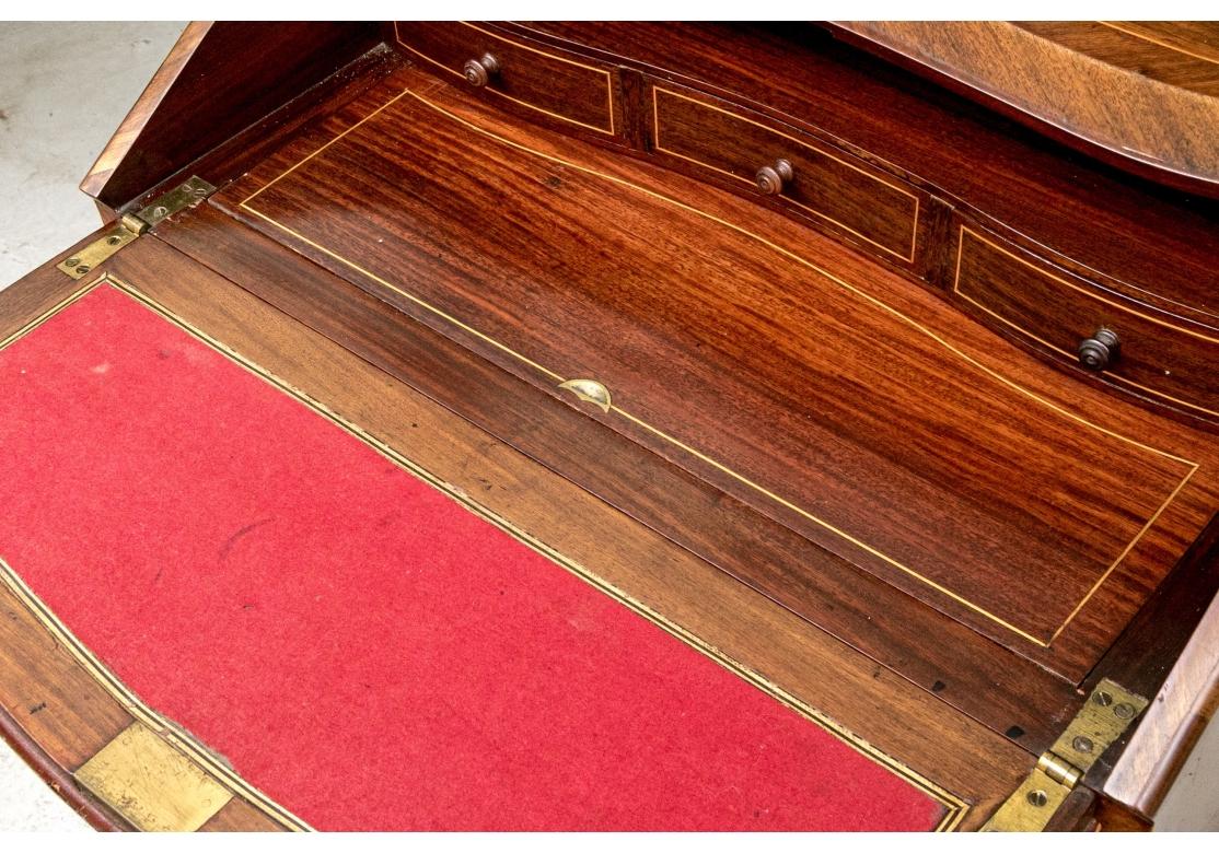 Bureau de Dame ancien en marqueterie française Circa 1890 Abîmé - En vente à Bridgeport, CT