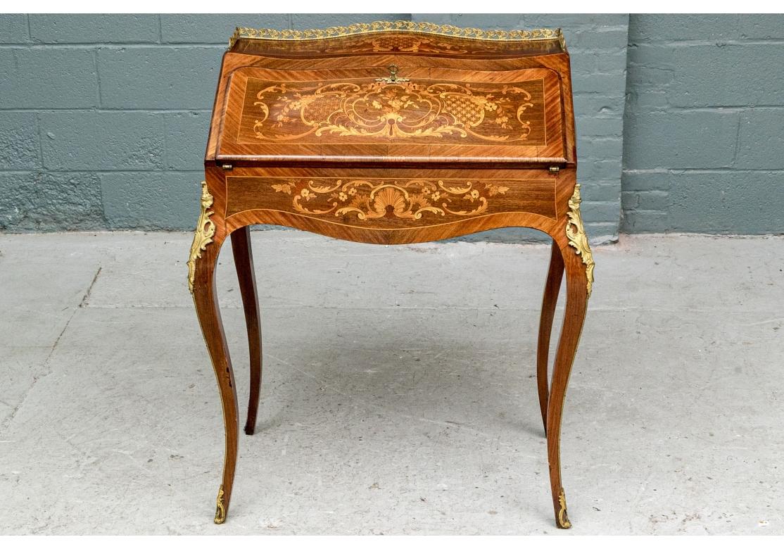 Bureau de Dame ancien en marqueterie française Circa 1890 en vente 1