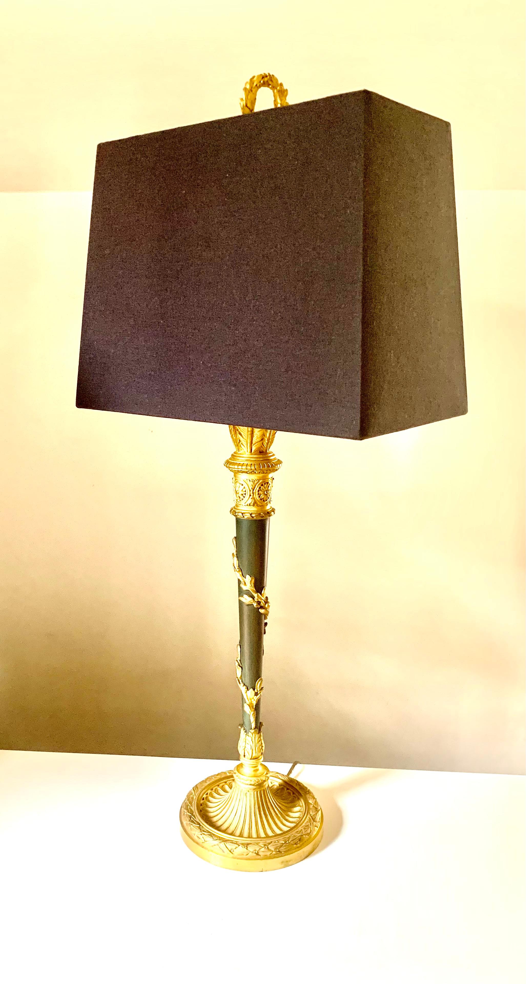 Fine Antique French Neoclassical Style Gilt and Patinated Bronze Desk Lamp For Sale 2