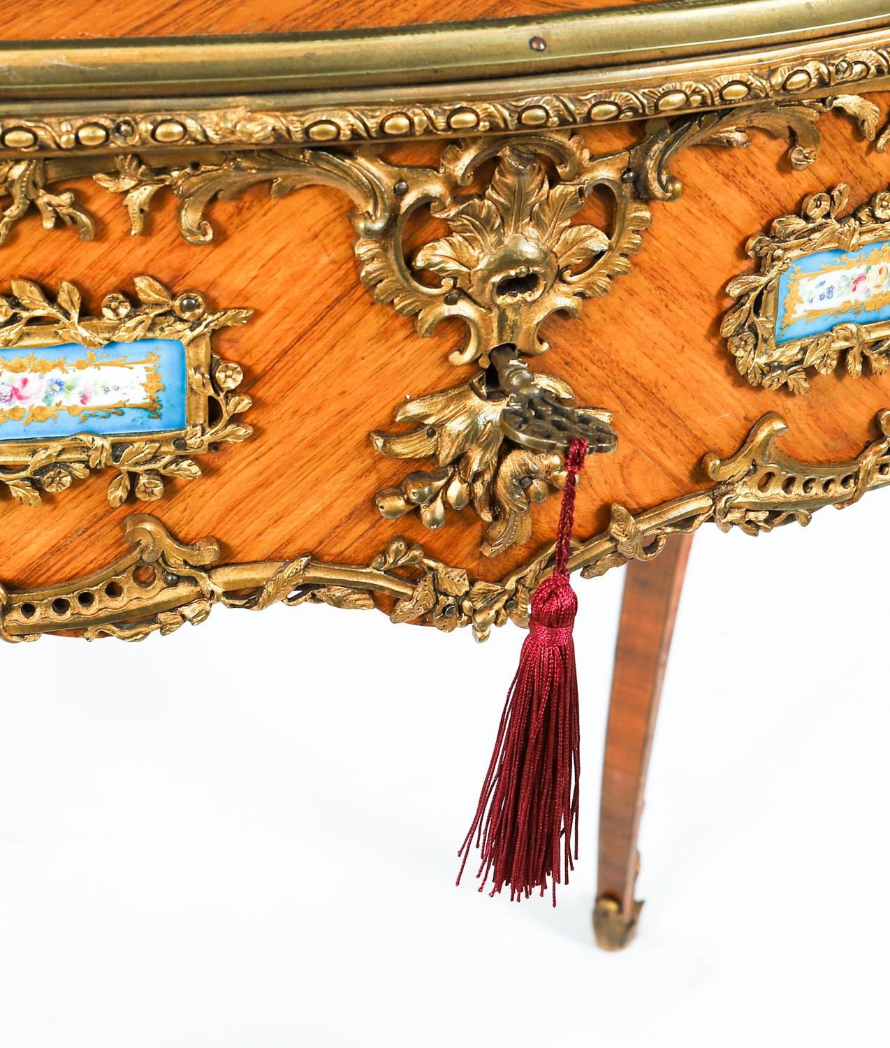 Antique French Bureau Plat en bronze doré d'après A Link 19ème siècle en vente 4