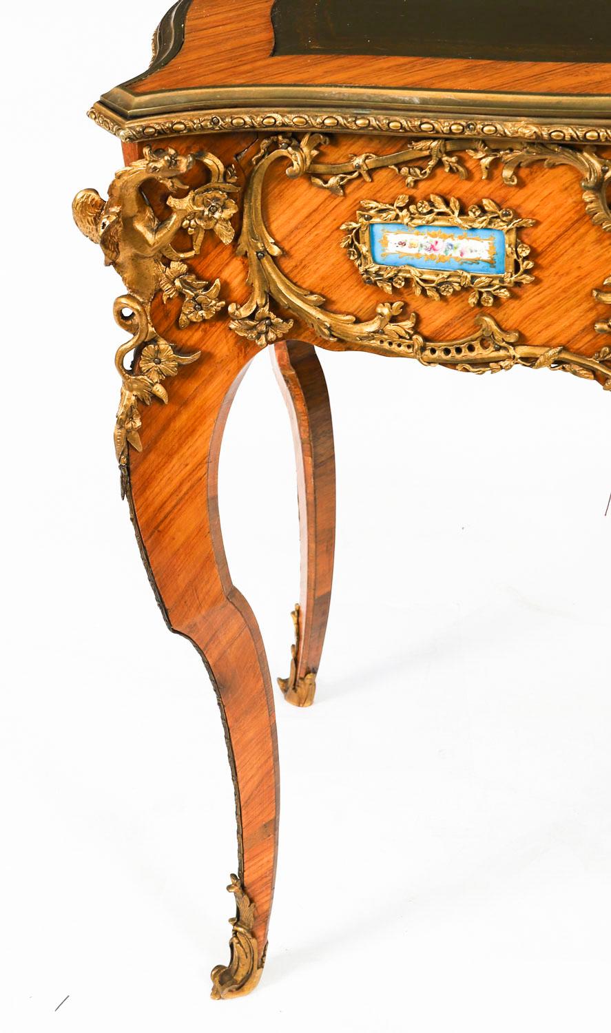 Antique French Bureau Plat en bronze doré d'après A Link 19ème siècle en vente 5