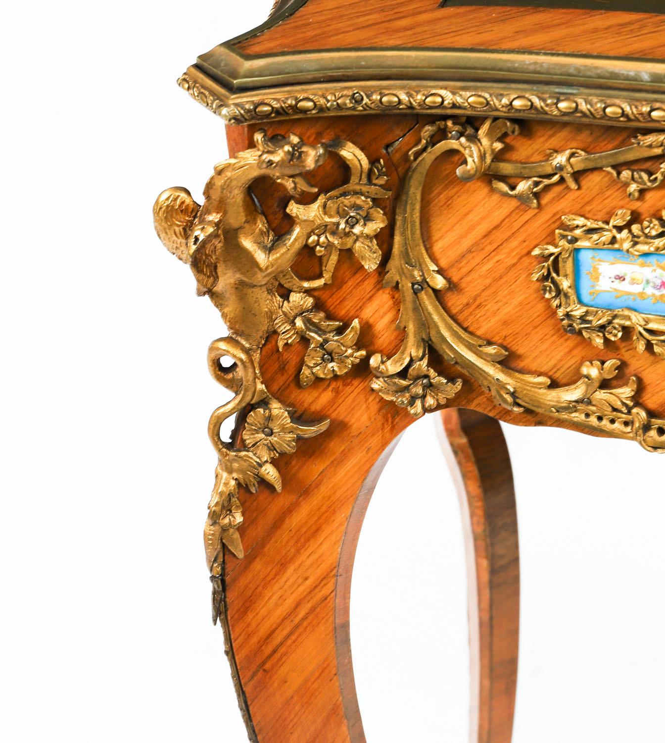 Antique French Bureau Plat en bronze doré d'après A Link 19ème siècle en vente 6