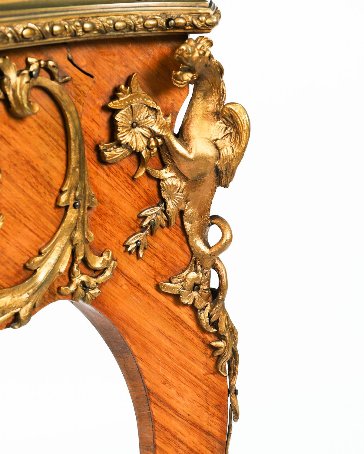 Antique French Bureau Plat en bronze doré d'après A Link 19ème siècle en vente 7