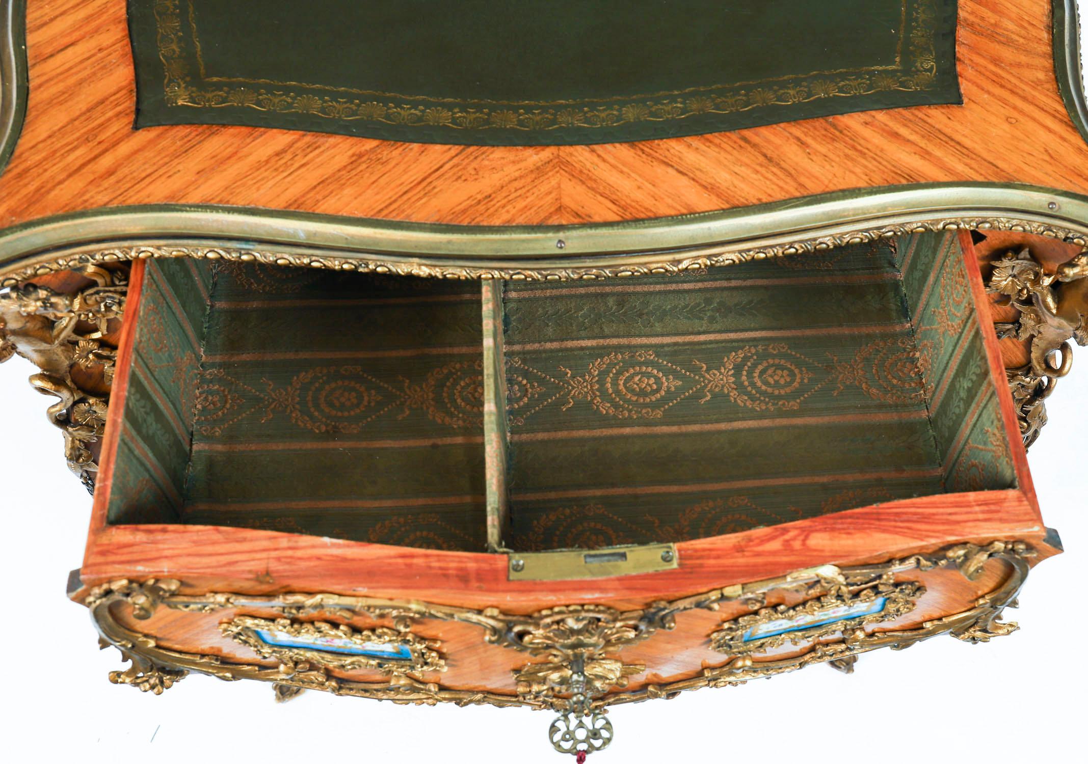 Antique French Bureau Plat en bronze doré d'après A Link 19ème siècle en vente 11