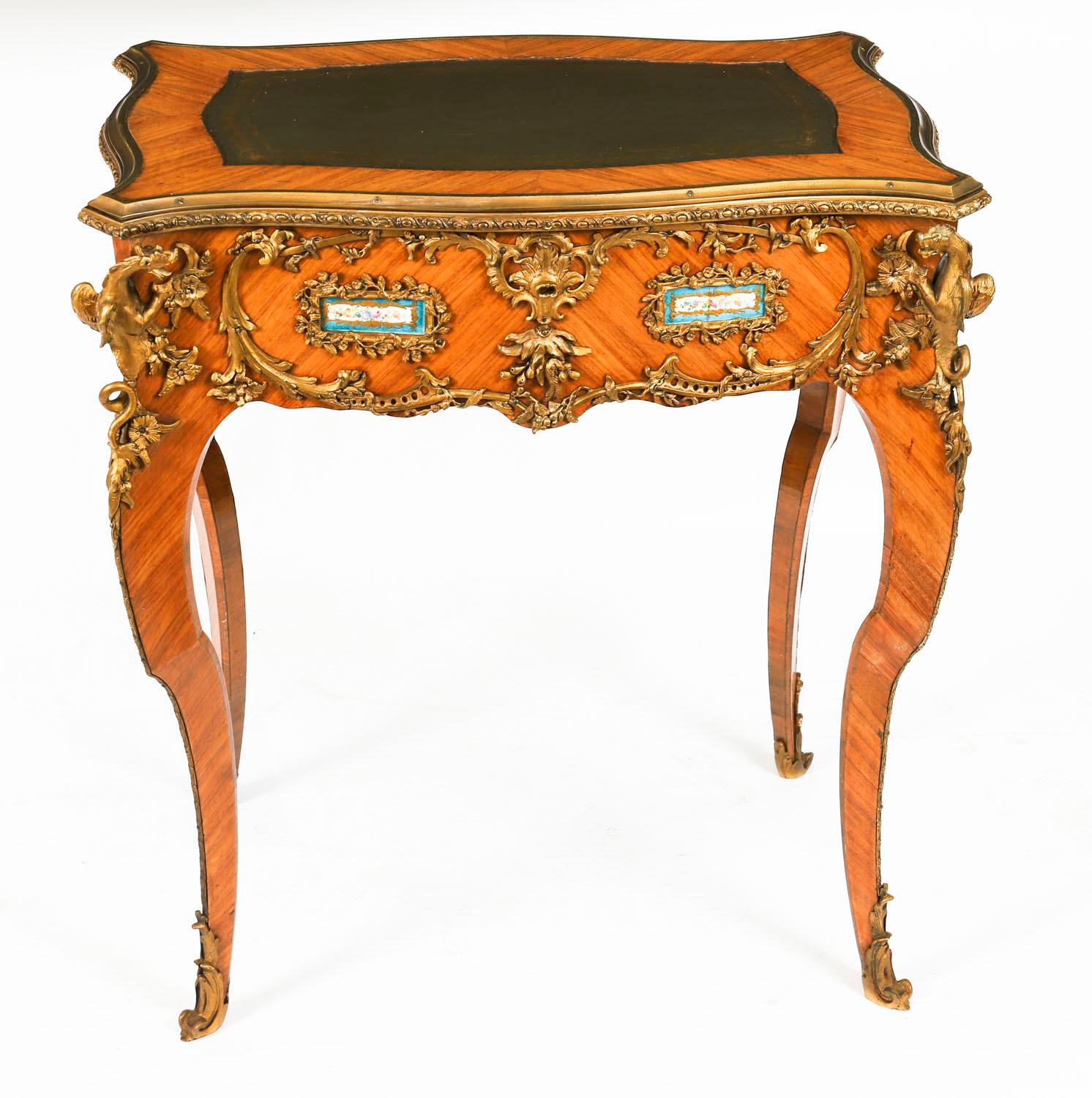 Antique French Bureau Plat en bronze doré d'après A Link 19ème siècle en vente 13