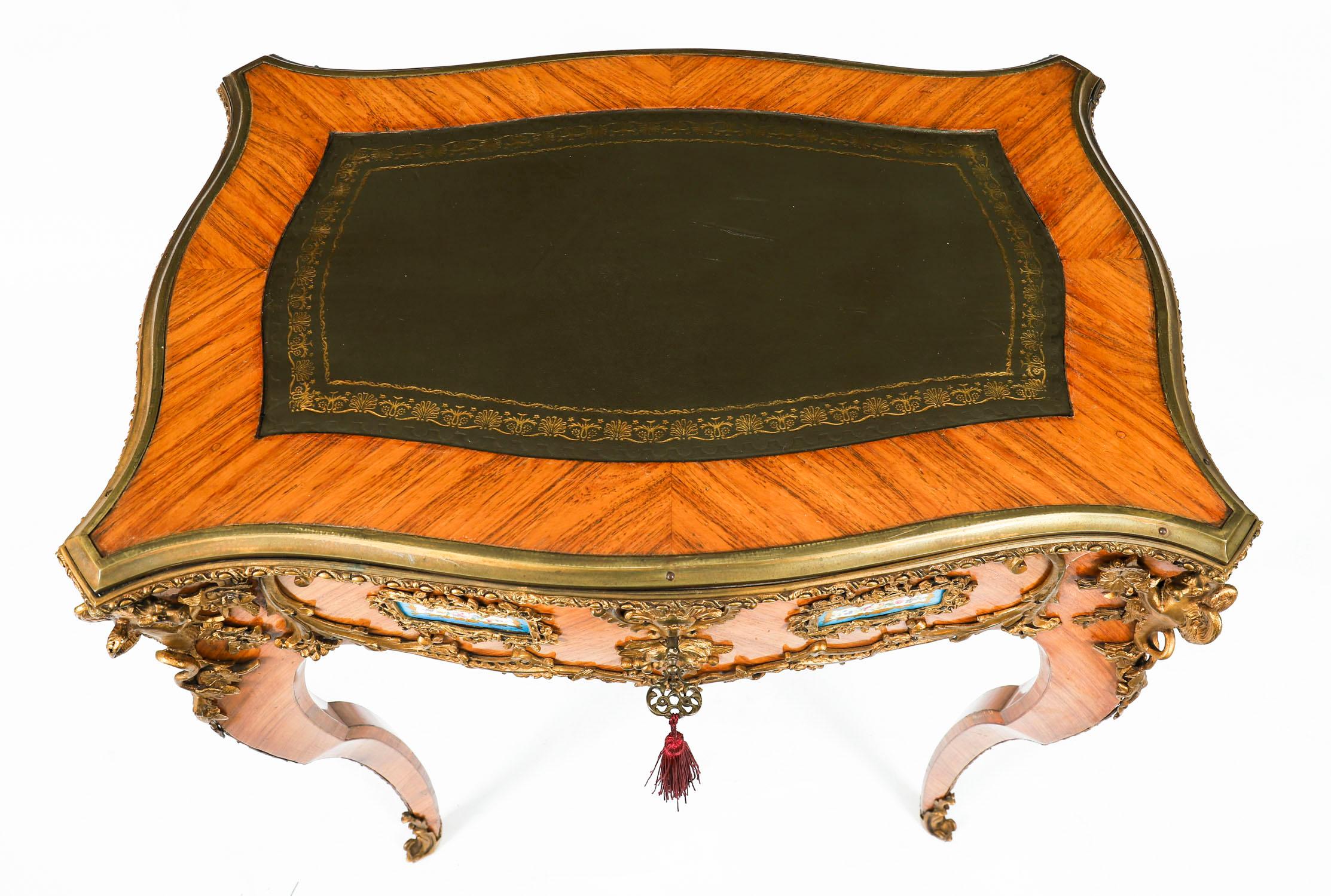 XIXe siècle Antique French Bureau Plat en bronze doré d'après A Link 19ème siècle en vente