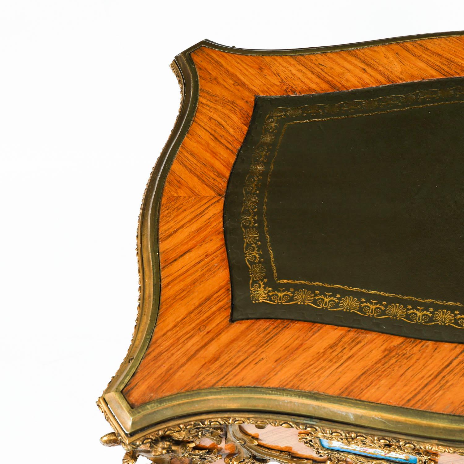 Antique French Bureau Plat en bronze doré d'après A Link 19ème siècle en vente 1