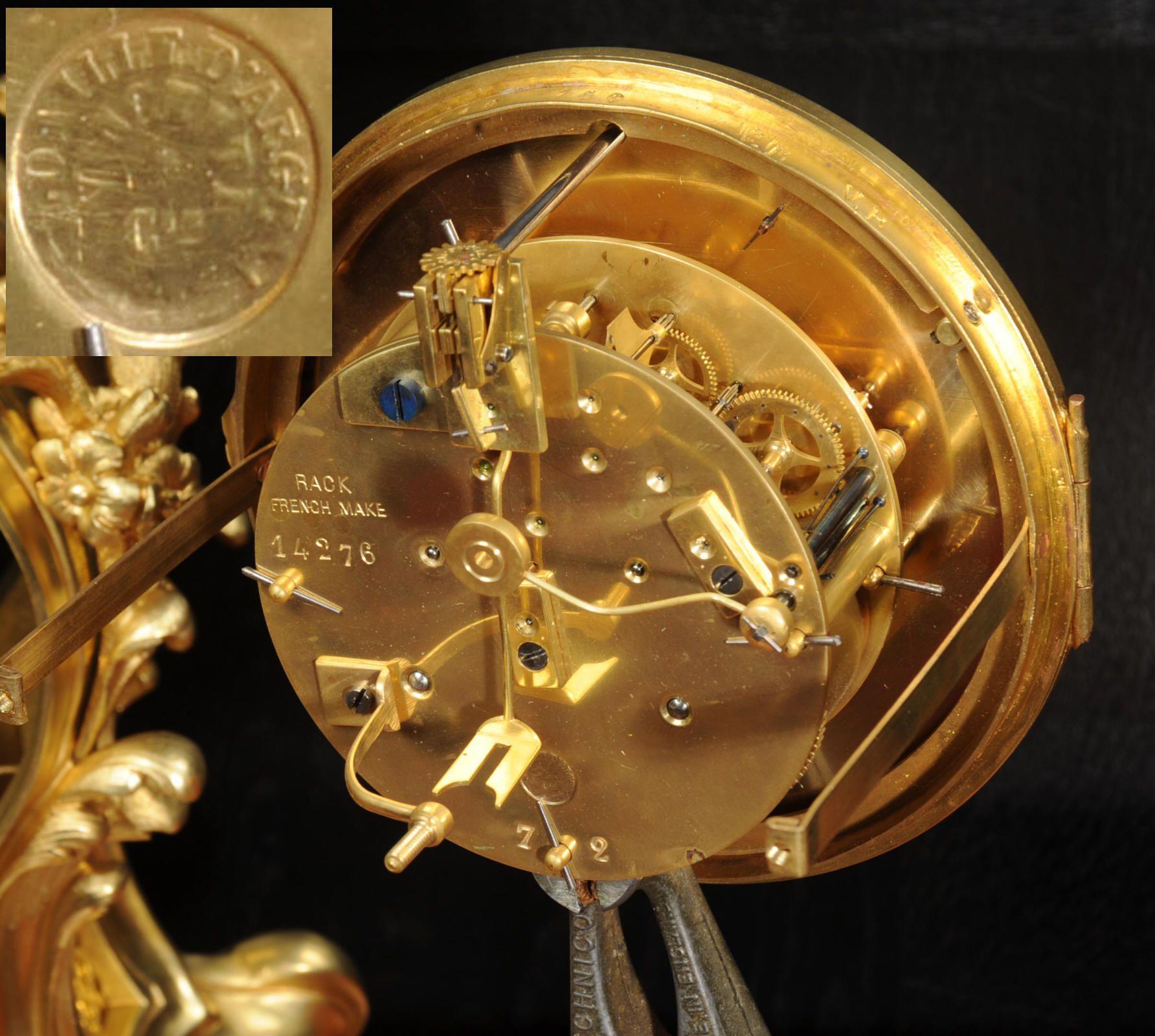 Belle horloge rococo française ancienne en bronze doré - Cupidon en vente 13