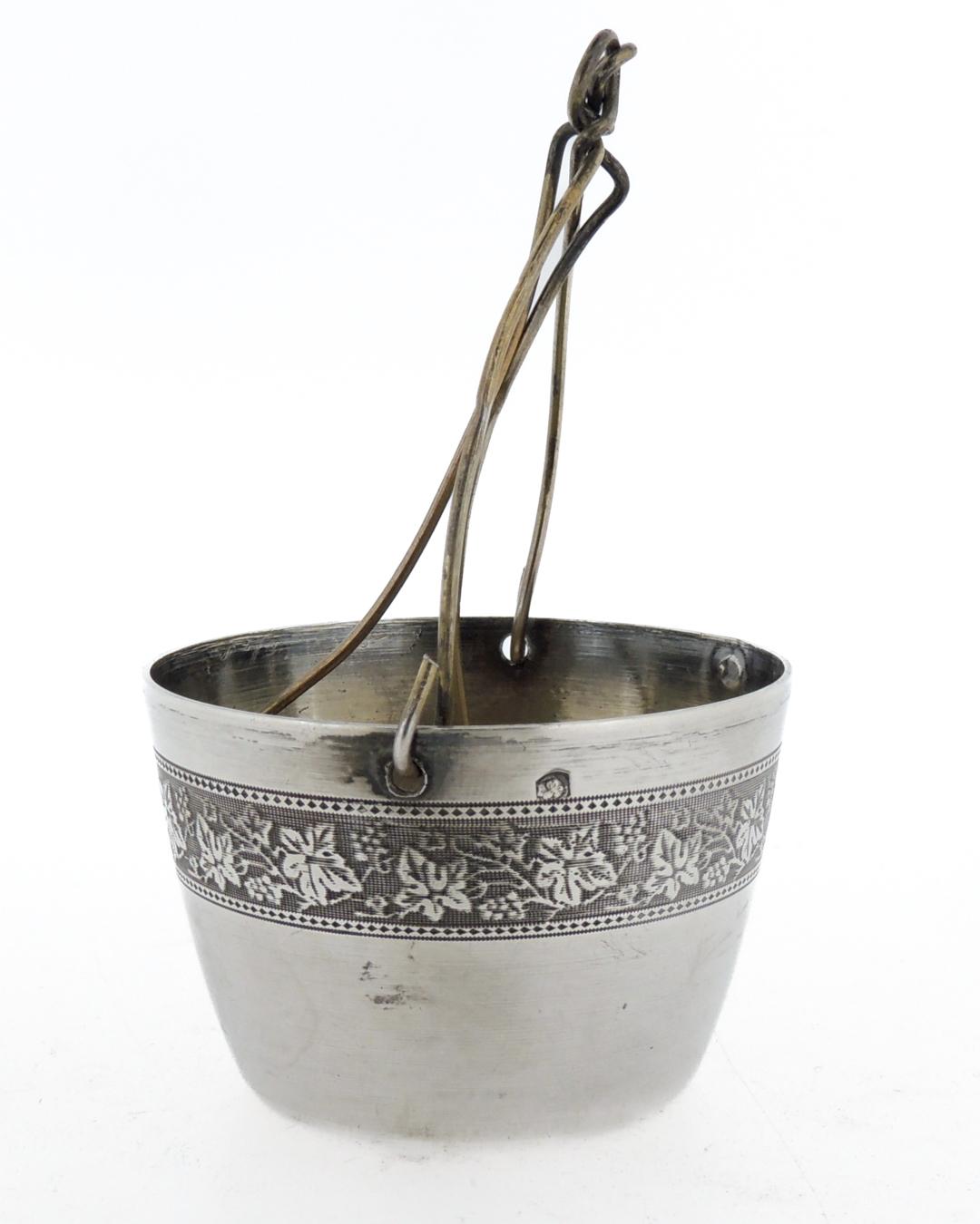 Francese Raffinato colino da tè in argento sterling francese Antique Silver in vendita