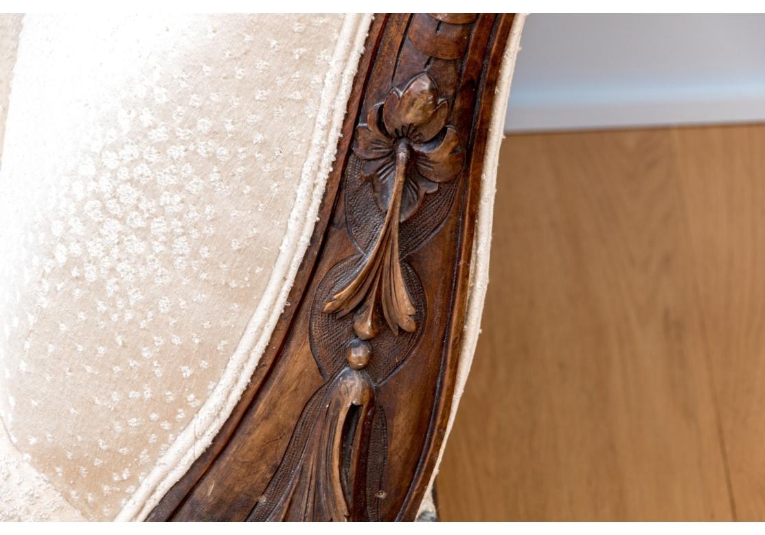 Chaise ancienne de style français avec tissu personnalisé en vente 4