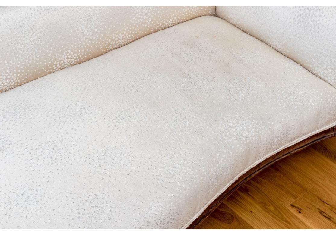 Chaise ancienne de style français avec tissu personnalisé en vente 5