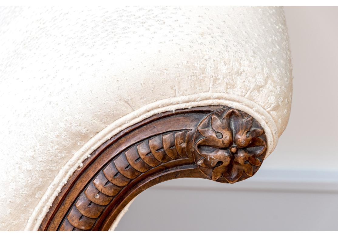 Chaise ancienne de style français avec tissu personnalisé en vente 7