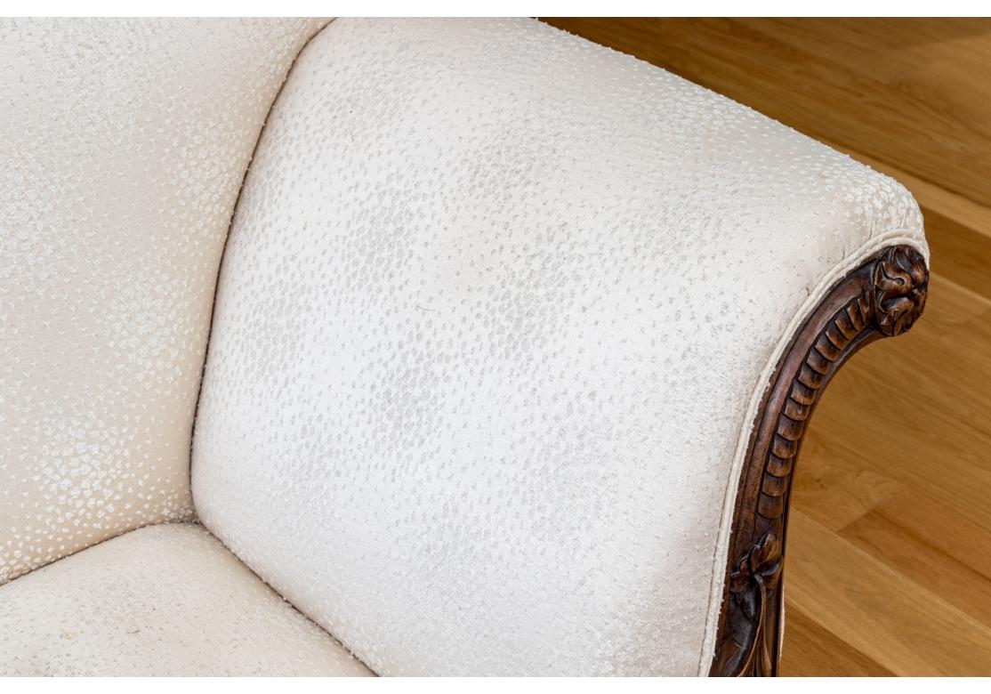 Chaise ancienne de style français avec tissu personnalisé en vente 8