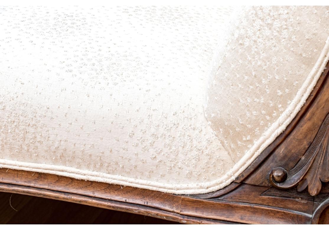 Chaise ancienne de style français avec tissu personnalisé État moyen - En vente à Bridgeport, CT