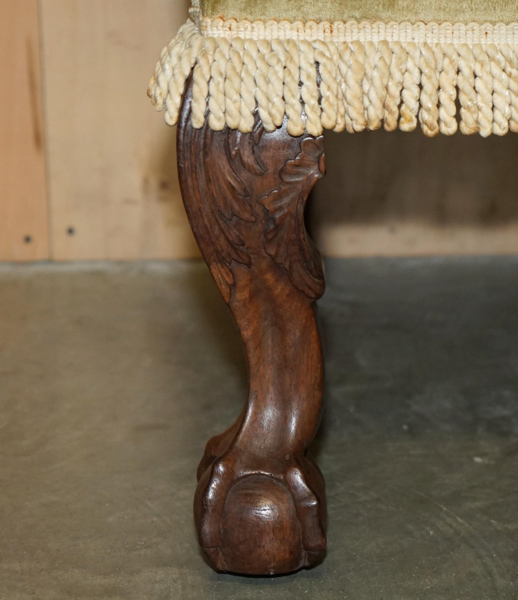 Fine XVIII secolo FINE DIVANO SETTEE ANTICO CIRCA 1780 intagliato a mano con gambe CLAW and Ball in vendita