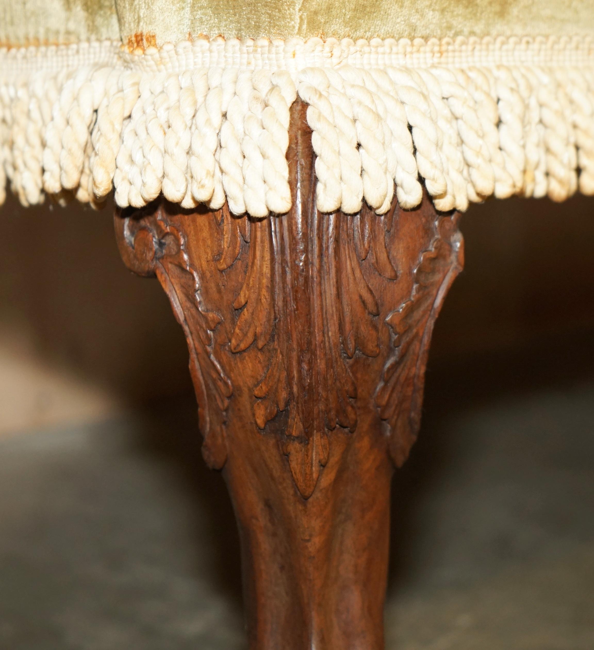 Tappezzeria FINE DIVANO SETTEE ANTICO CIRCA 1780 intagliato a mano con gambe CLAW and Ball in vendita