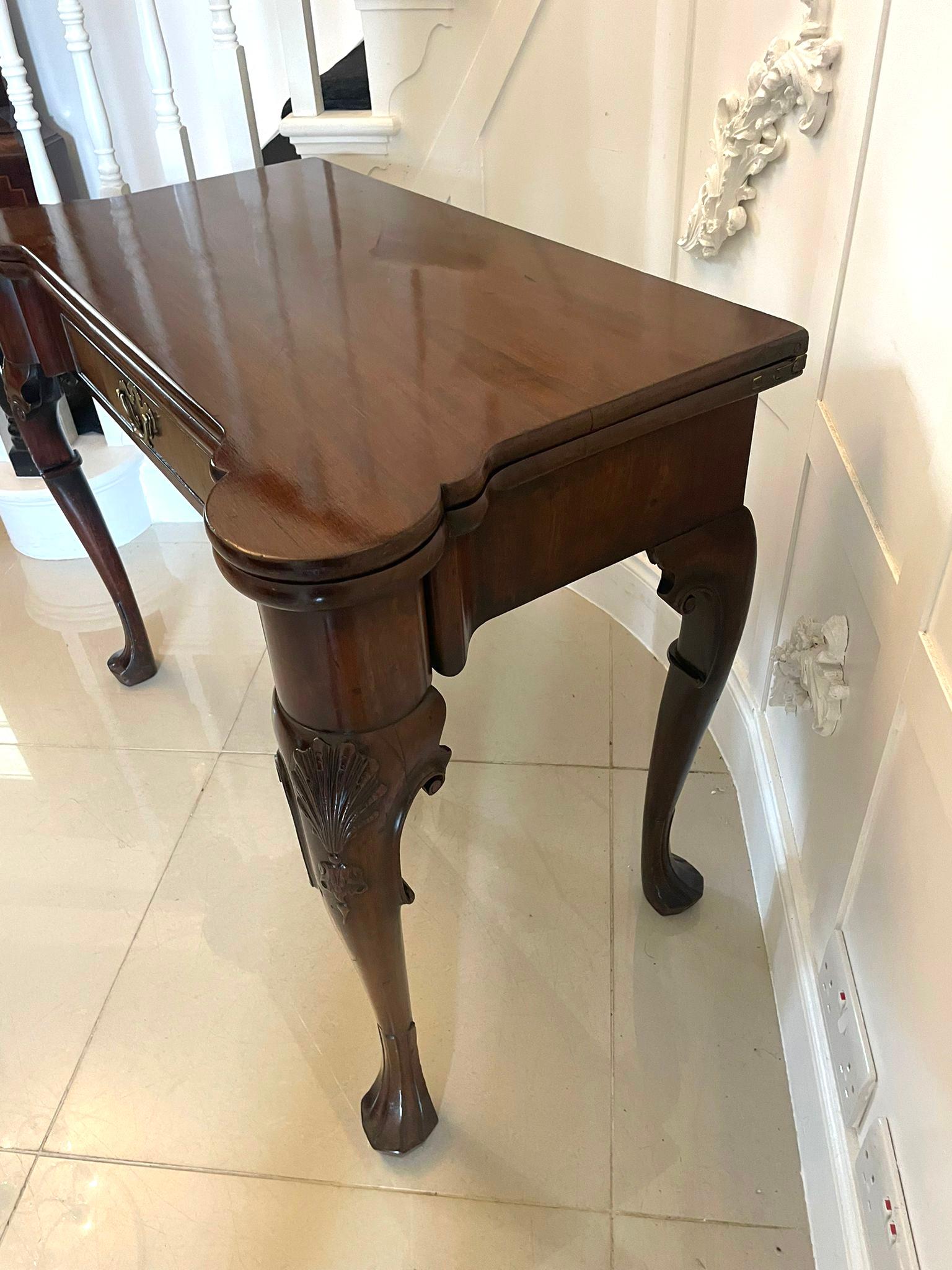Fina mesa auxiliar/de cartas de caoba de calidad Chippendale irlandesa antigua de Jorge lI en venta 5