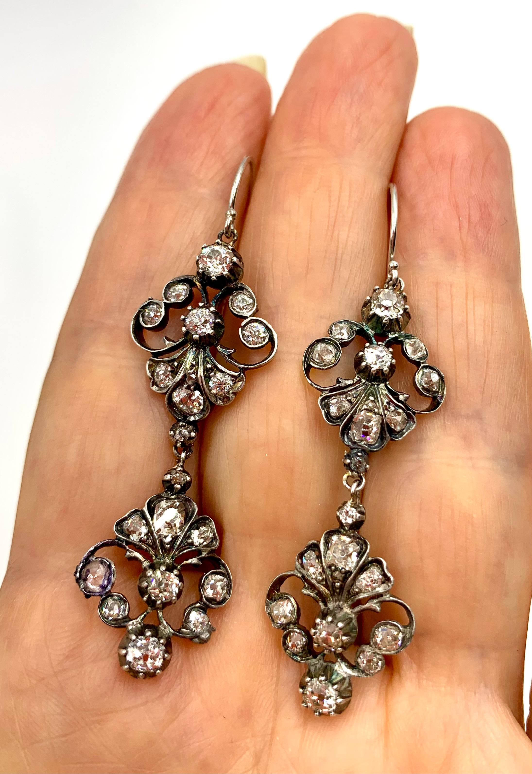 Boucles d'oreilles géorgiennes anciennes en or 18 carats et argent avec 2,8 diamants TCW en vente 4