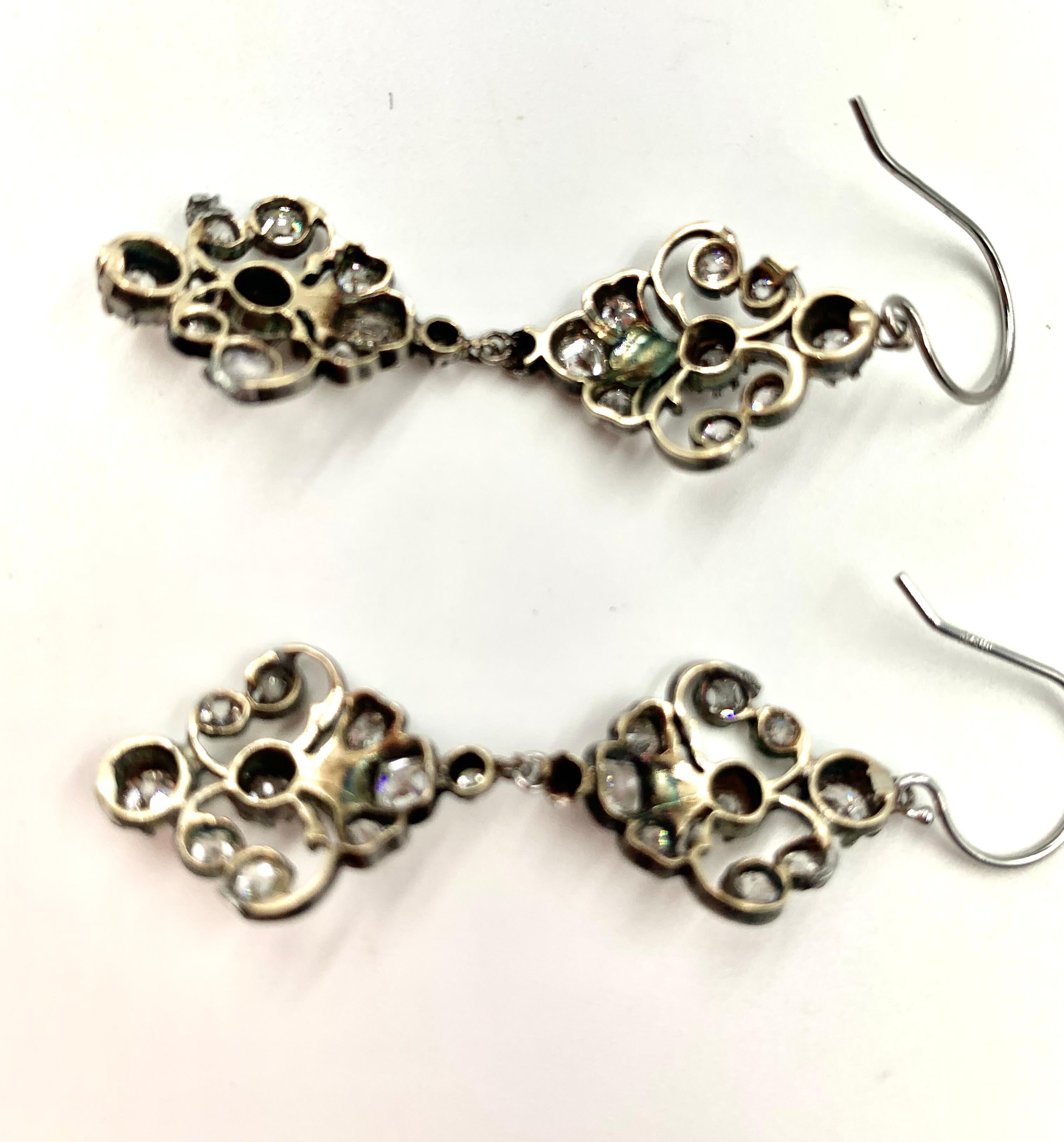 Boucles d'oreilles géorgiennes anciennes en or 18 carats et argent avec 2,8 diamants TCW en vente 7