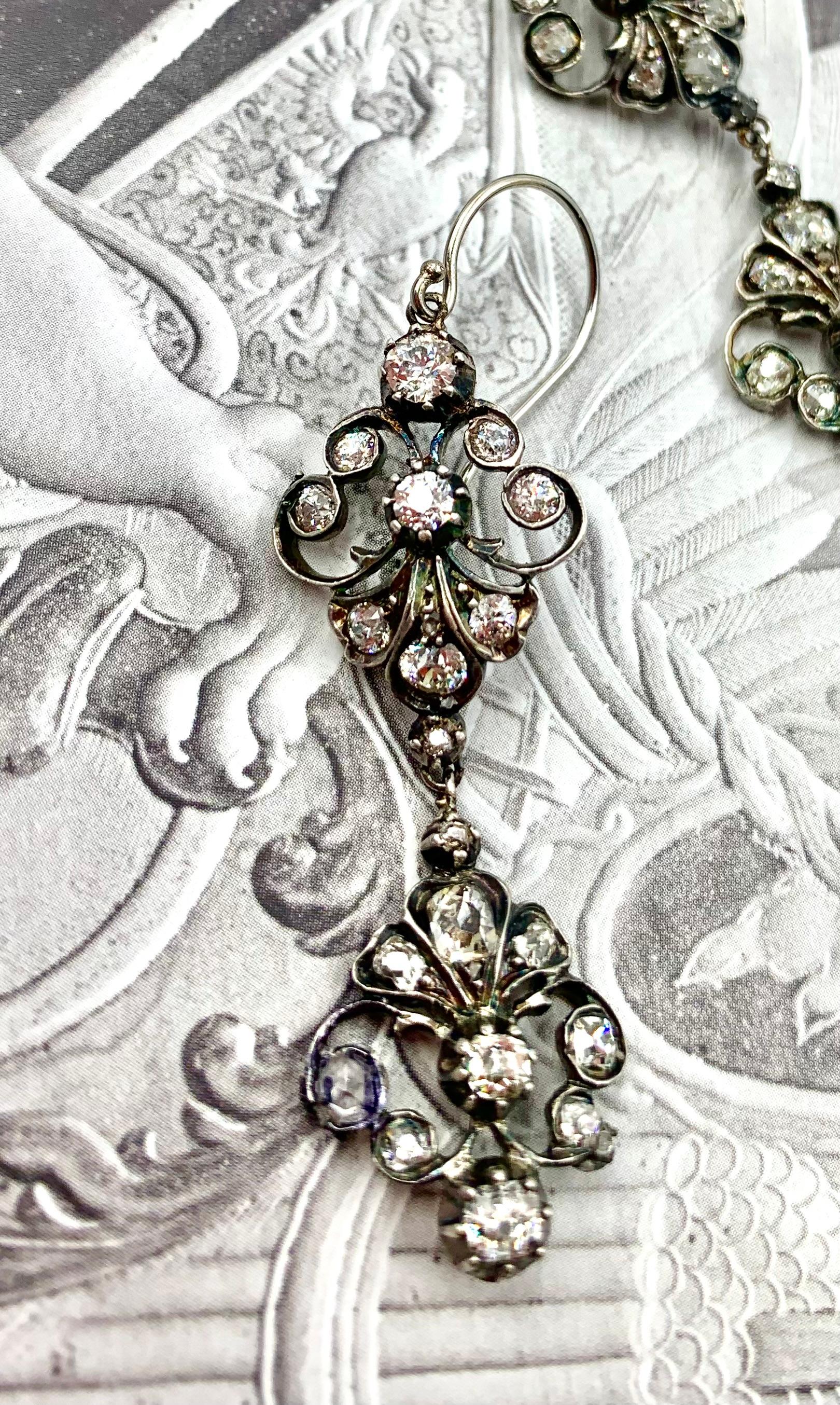 Boucles d'oreilles géorgiennes anciennes en or 18 carats et argent avec 2,8 diamants TCW Unisexe en vente
