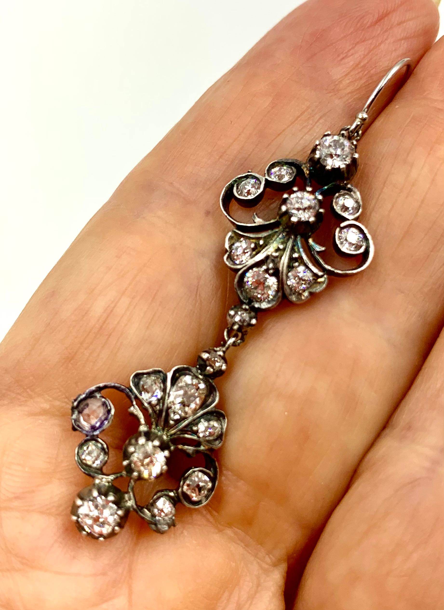 Boucles d'oreilles géorgiennes anciennes en or 18 carats et argent avec 2,8 diamants TCW en vente 3