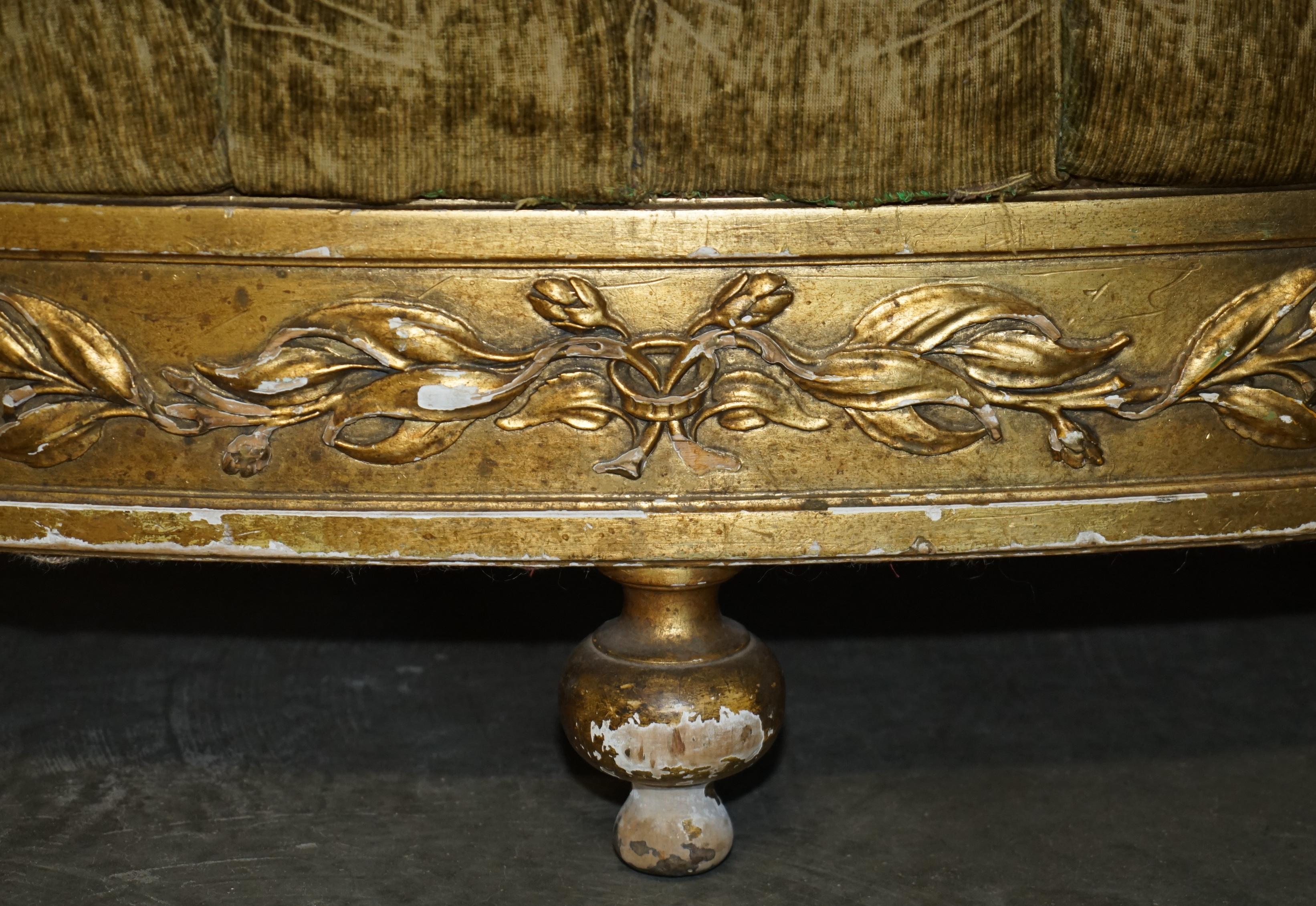 FINE SETTEE SALON SETTEE GEORGIAN CIRCA 1780 GiLTWOOD CHESTERFIELD WINDOW en vente 2
