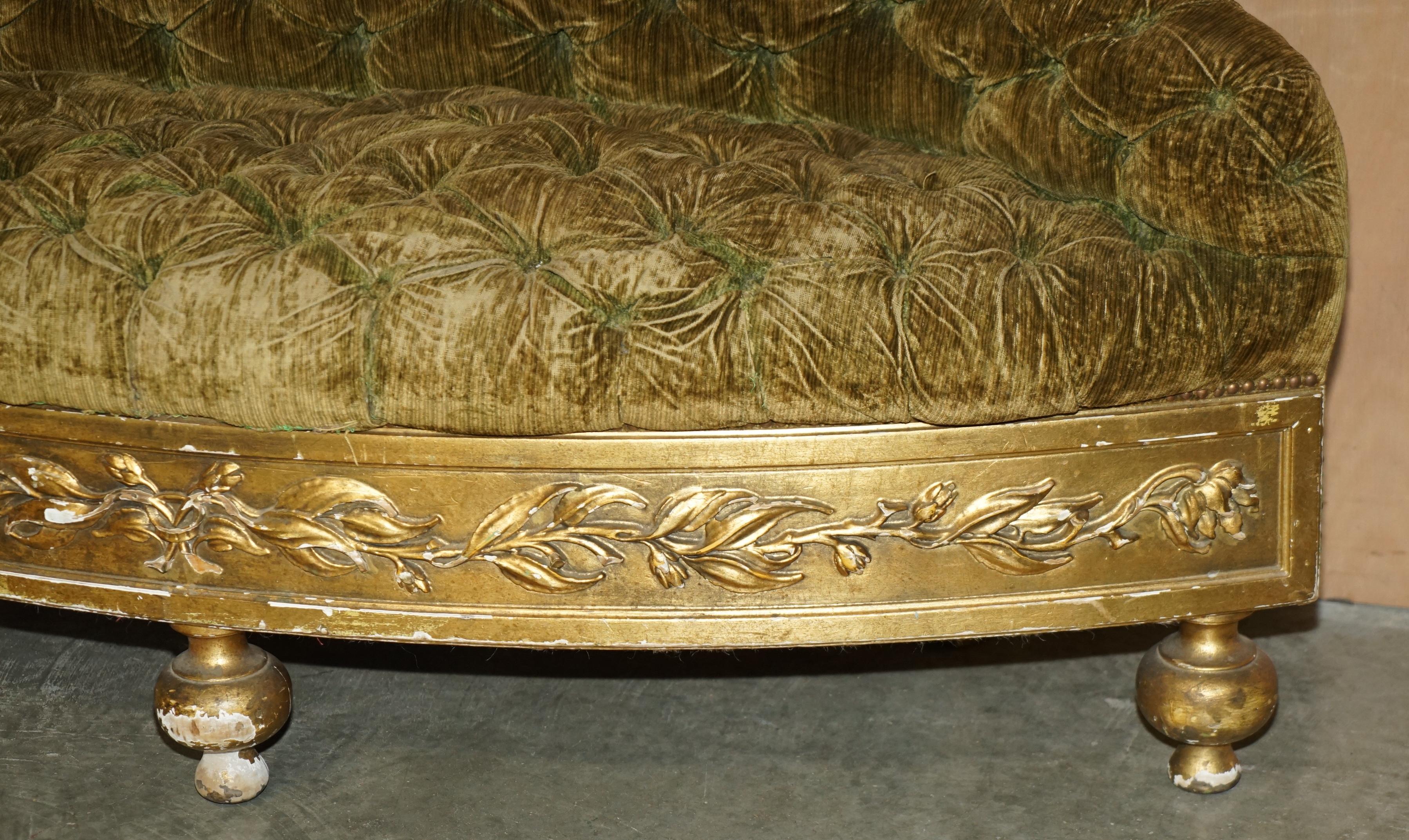 FINE SETTEE SALON SETTEE GEORGIAN CIRCA 1780 GiLTWOOD CHESTERFIELD WINDOW en vente 3