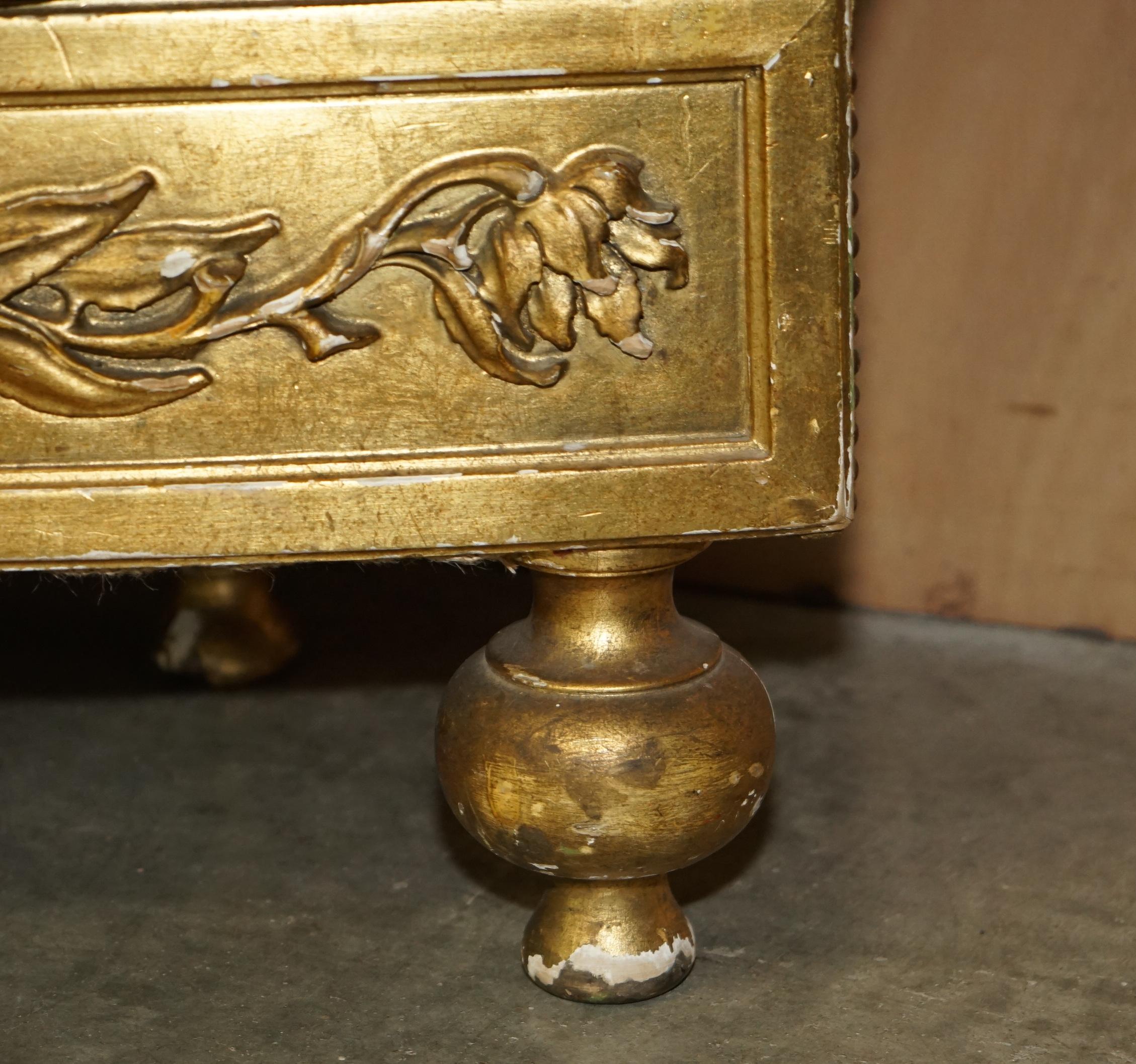 FINE SETTEE SALON SETTEE GEORGIAN CIRCA 1780 GiLTWOOD CHESTERFIELD WINDOW en vente 4