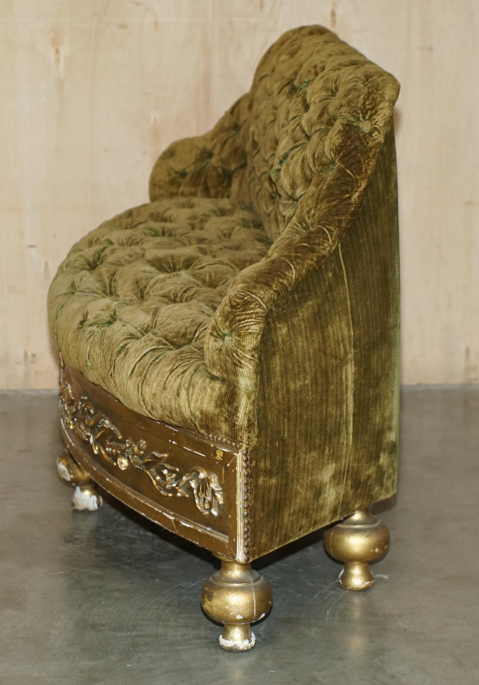 FINE SETTEE SALON SETTEE GEORGIAN CIRCA 1780 GiLTWOOD CHESTERFIELD WINDOW en vente 8