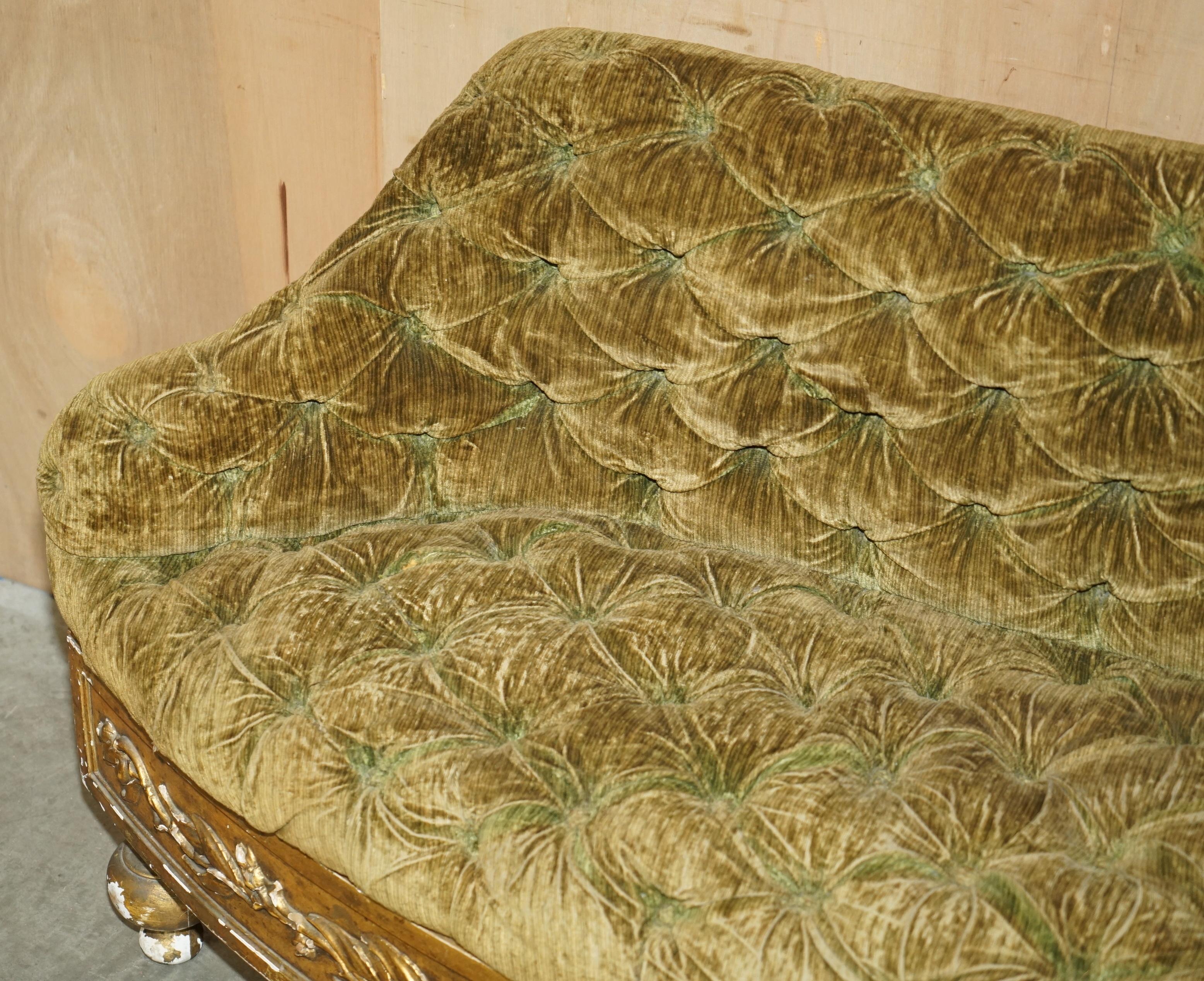 Anglais FINE SETTEE SALON SETTEE GEORGIAN CIRCA 1780 GiLTWOOD CHESTERFIELD WINDOW en vente
