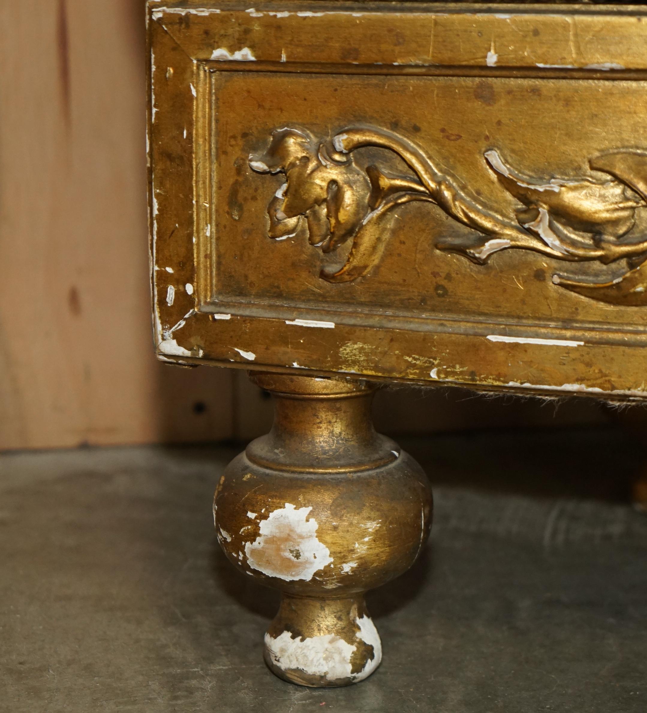 FINE SETTEE SALON SETTEE GEORGIAN CIRCA 1780 GiLTWOOD CHESTERFIELD WINDOW en vente 1