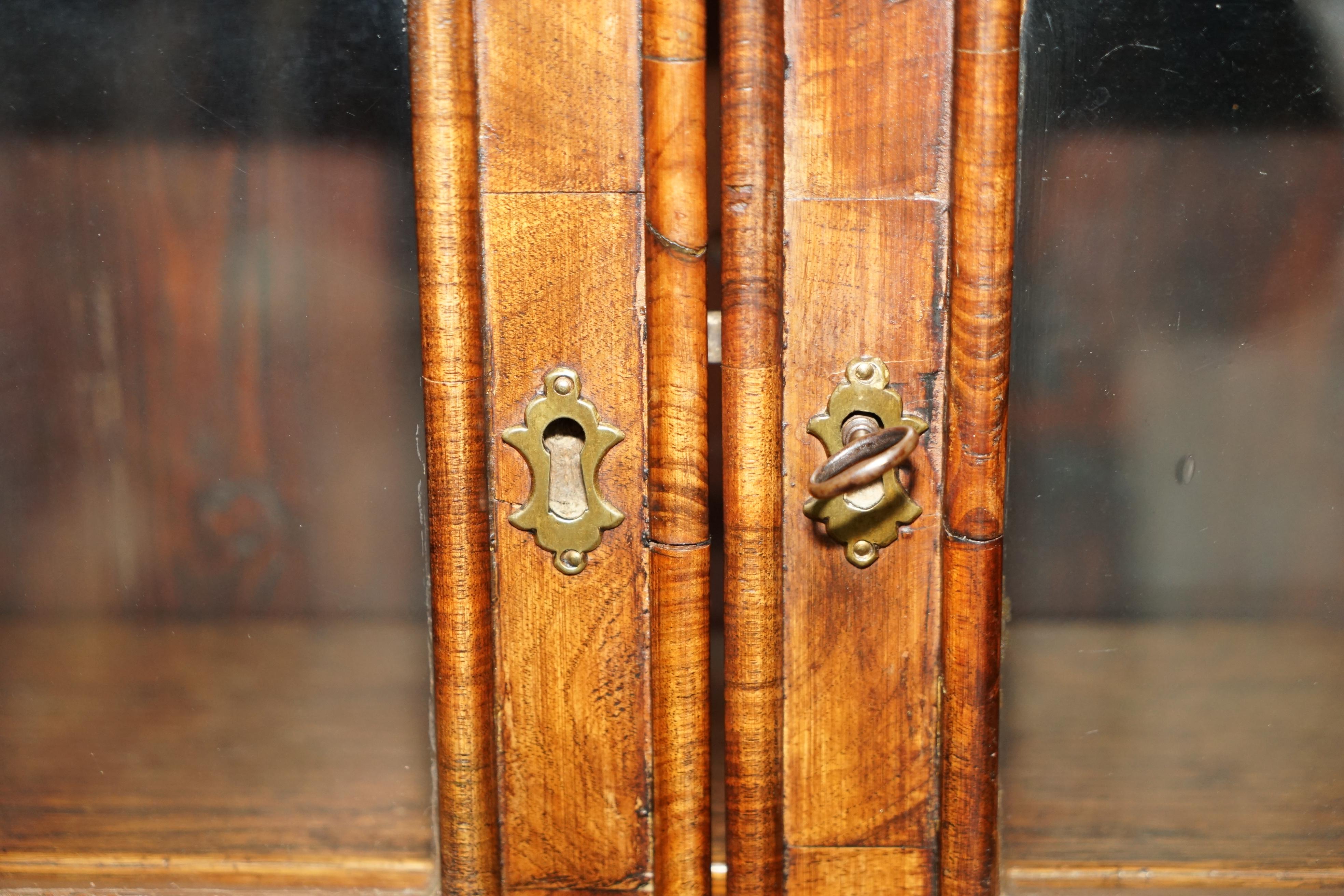 Antike georgianische Oyster Venner Bureau Bücherregal-Kommode, um 1780 im Angebot 1