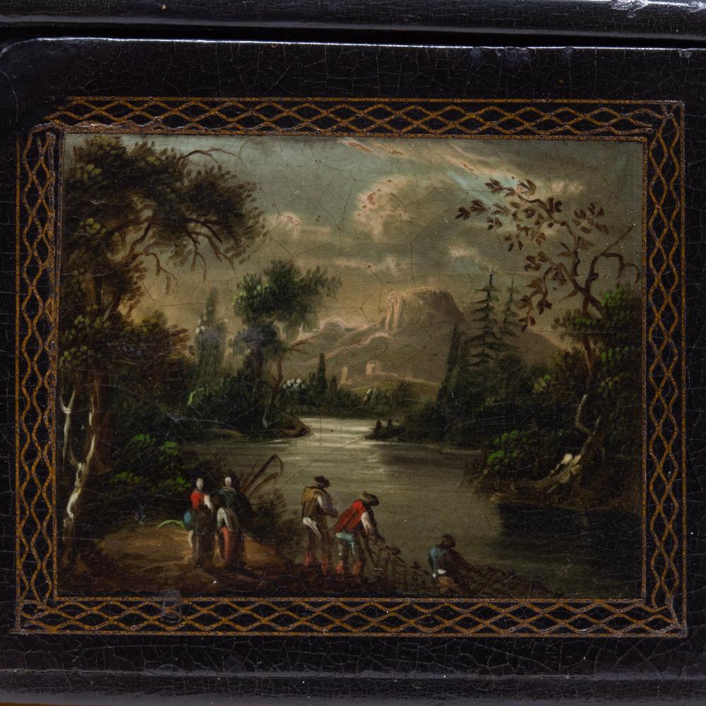 Belle tabatière géorgienne ancienne en papier mâché en vente 4