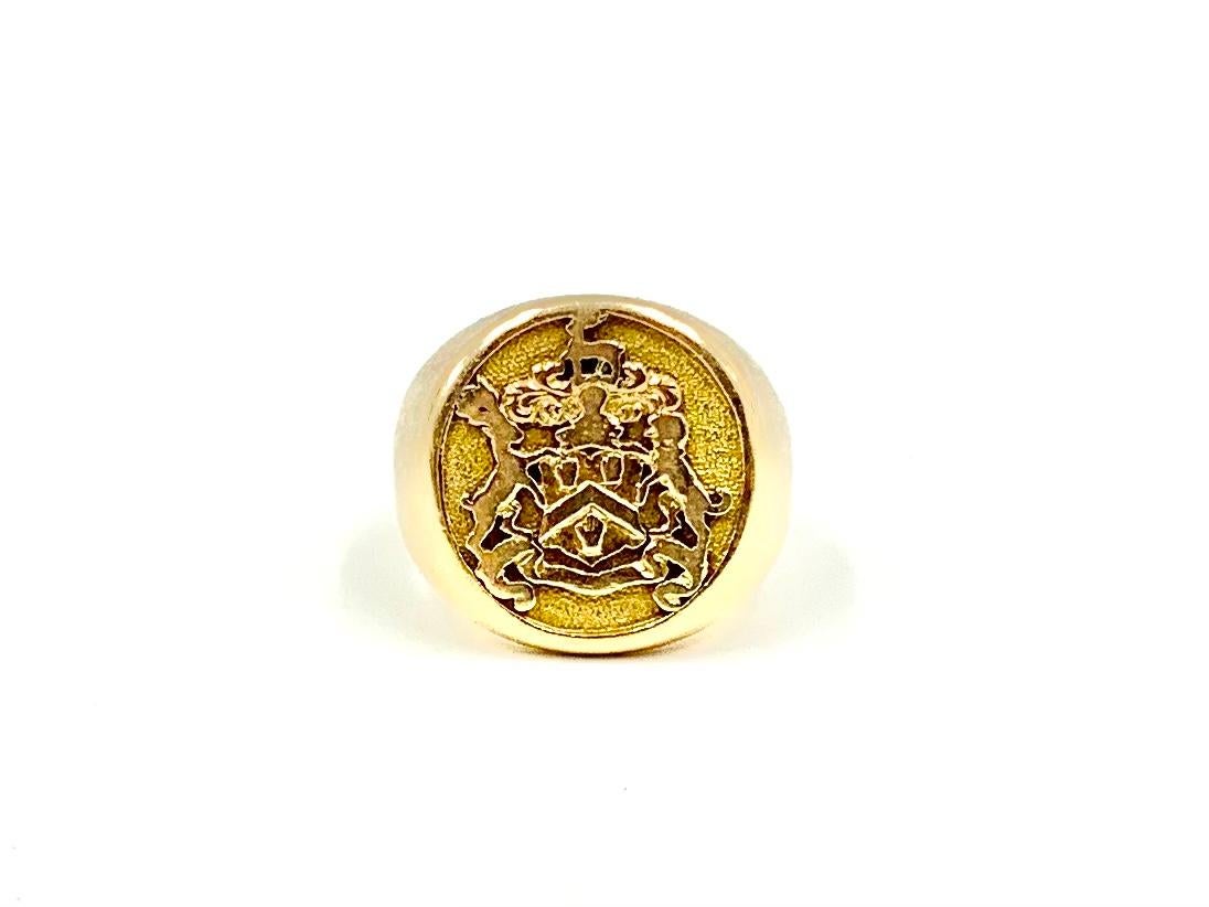Feiner antiker englischer Siegelring im georgianischen Stil mit 14 Karat Gelbgold und englischem Wappen im Zustand „Gut“ im Angebot in New York, NY