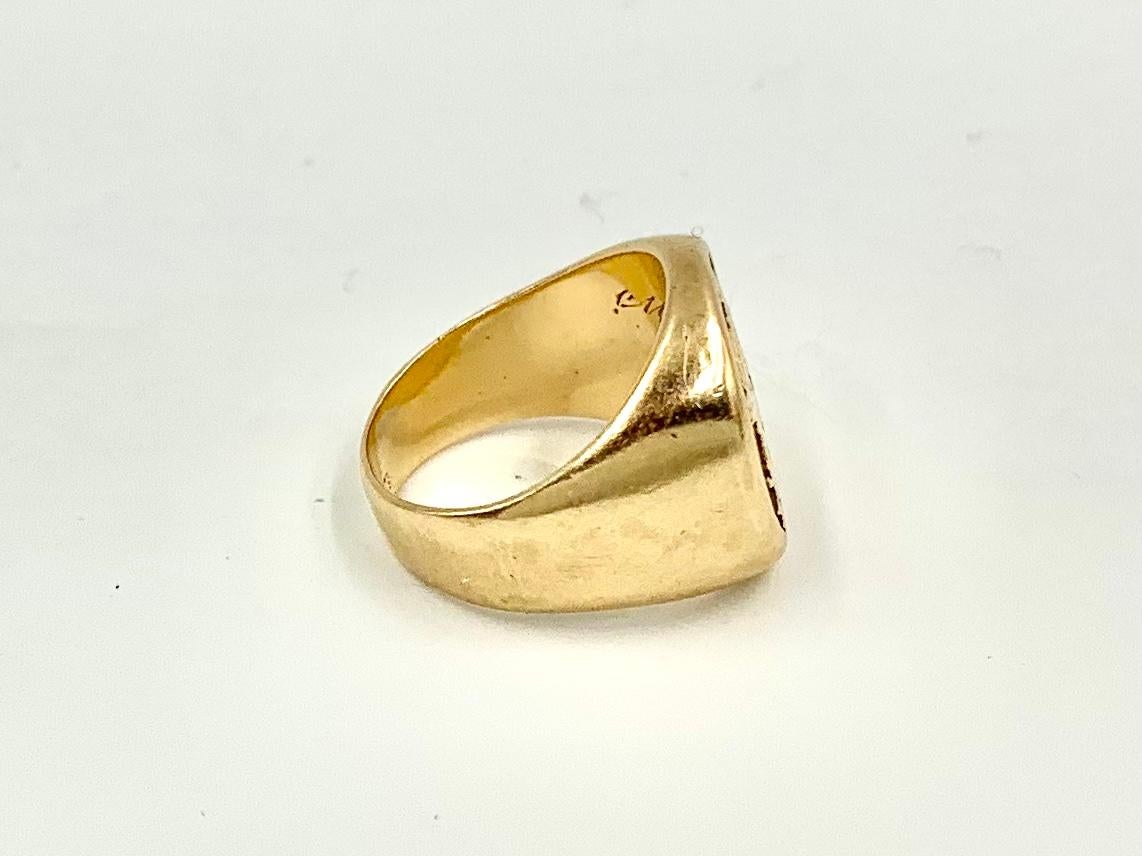 Fine Antique Georgian Style English Crest 14K Yellow Gold Signet Ring In Good Condition For Sale In New York, NY