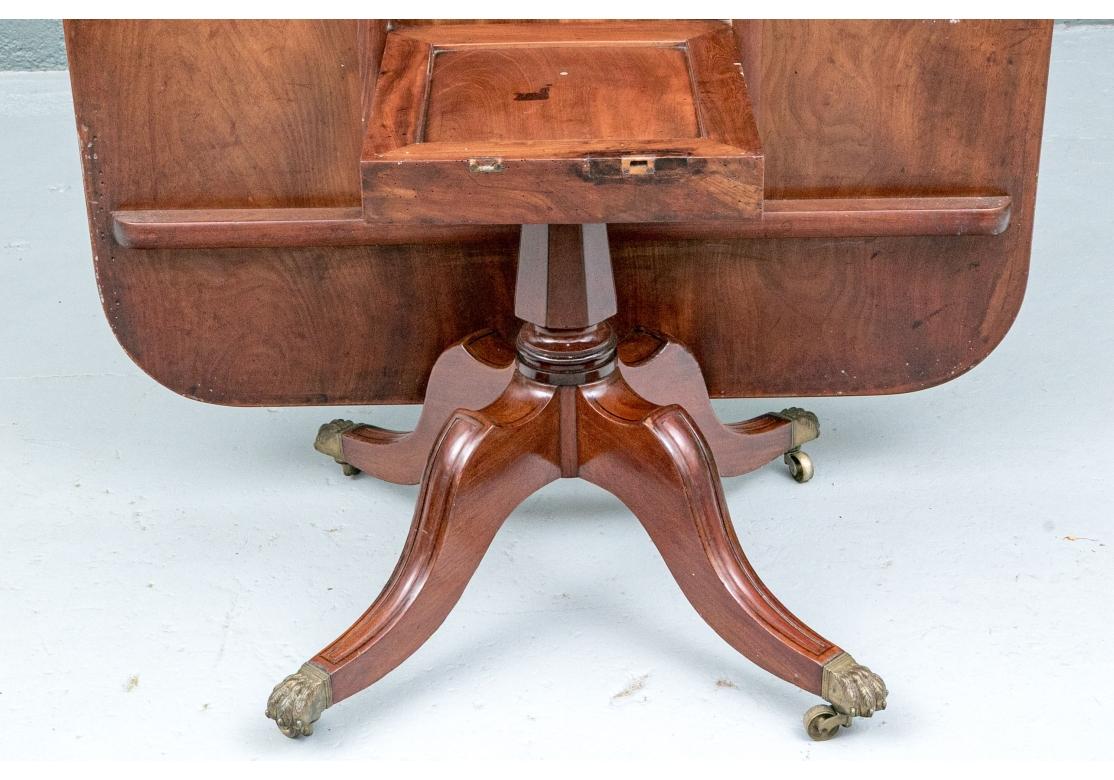 Georgien Table à déjeuner ancienne à plateau basculant de style géorgien en vente