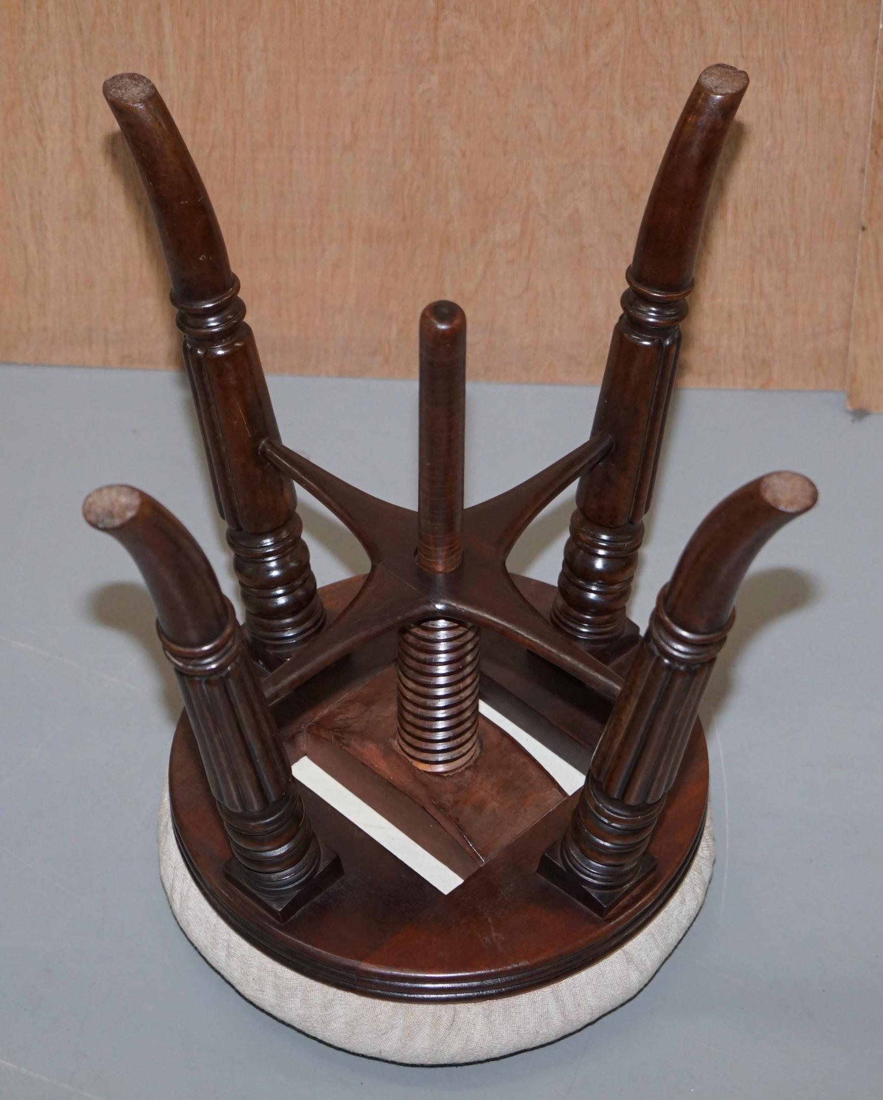 Gillows of Lancaster - Tabouret de piano brodé à hauteur réglable - Antique siège en vente 9