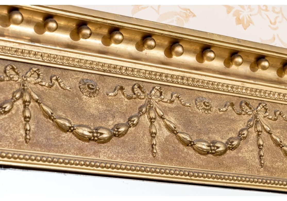 Antique Mirror de manteau à trois panneaux avec cadre doré en vente 4