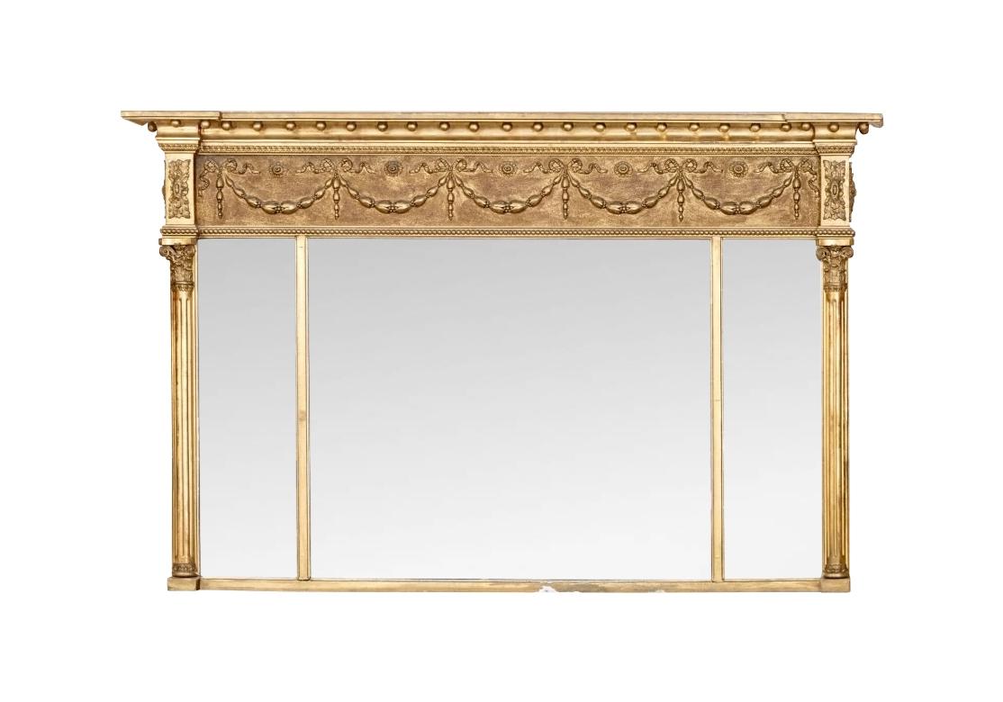 Antique Mirror de manteau à trois panneaux avec cadre doré en vente 5
