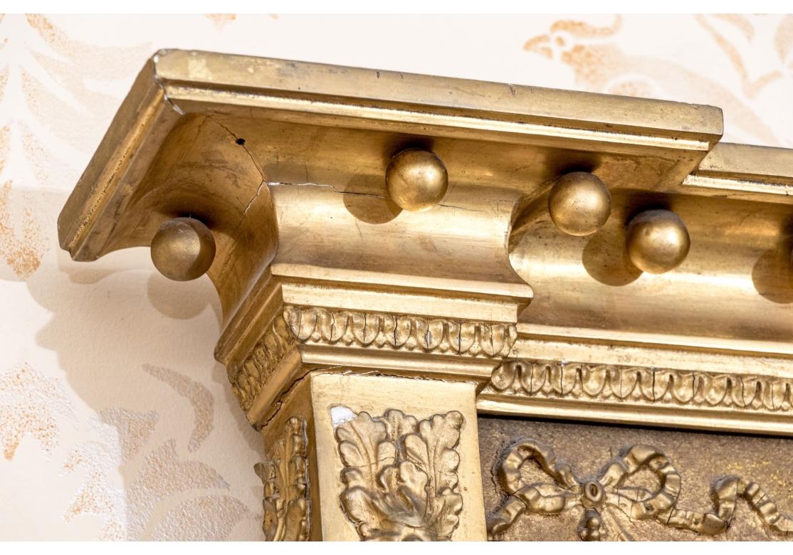 XIXe siècle Antique Mirror de manteau à trois panneaux avec cadre doré en vente