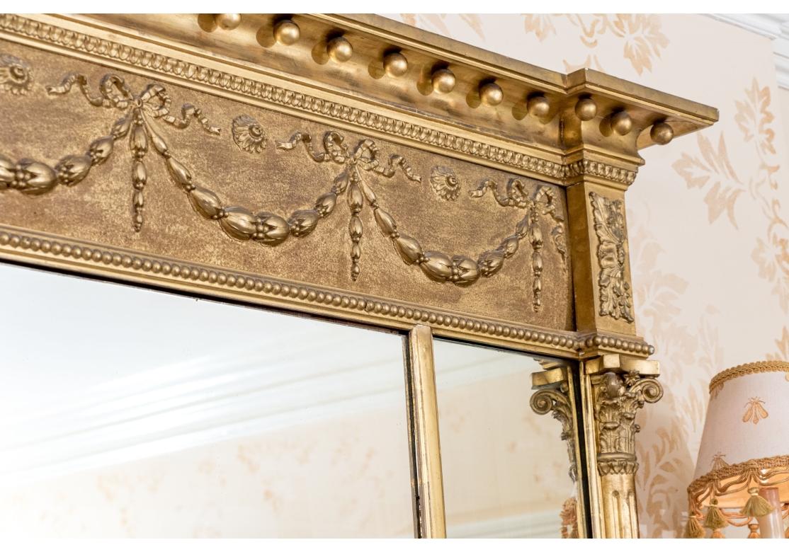 Antique Mirror de manteau à trois panneaux avec cadre doré en vente 2