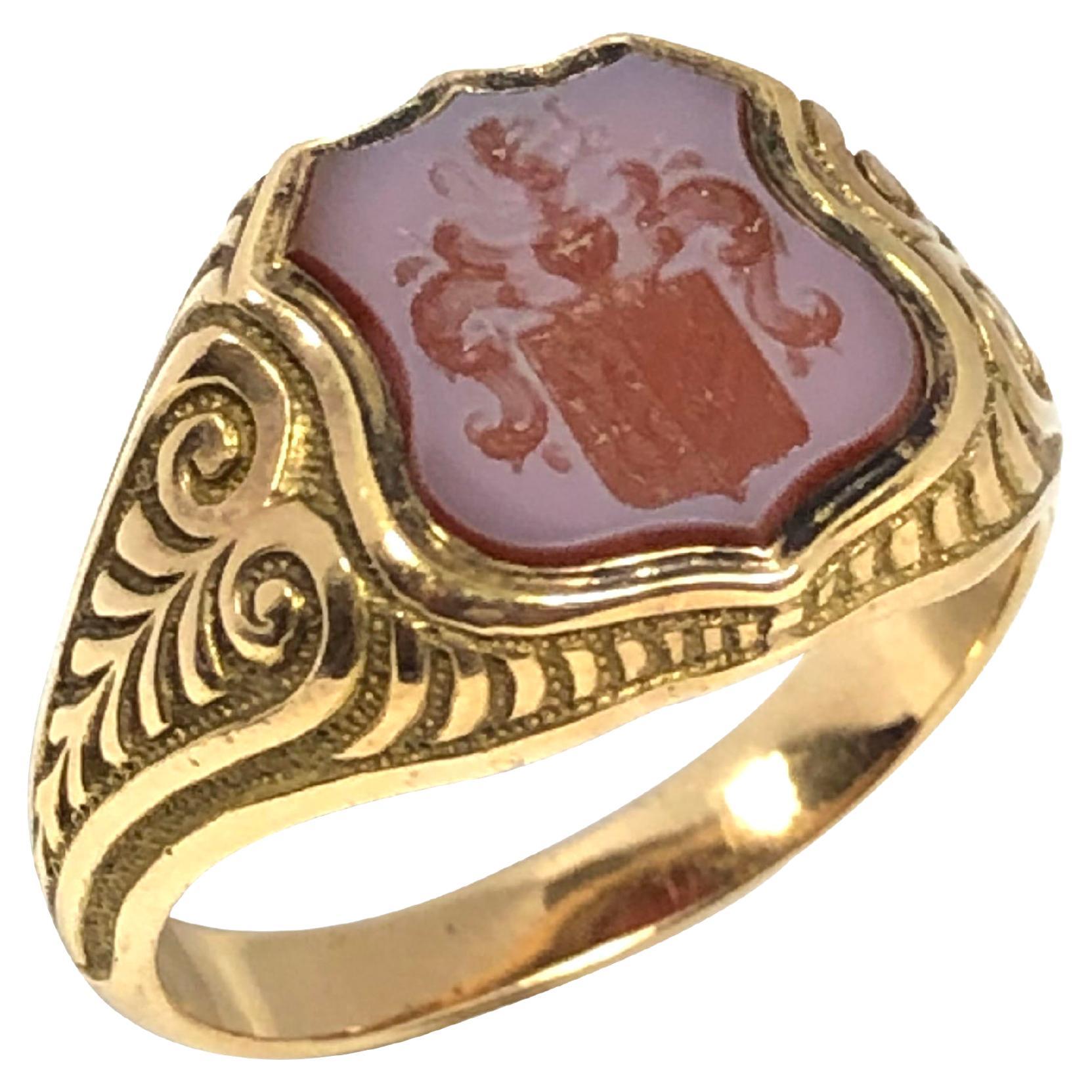 Women's or Men's Fine Antique Gold and Shield Shape Agate Signet Crest Ring 