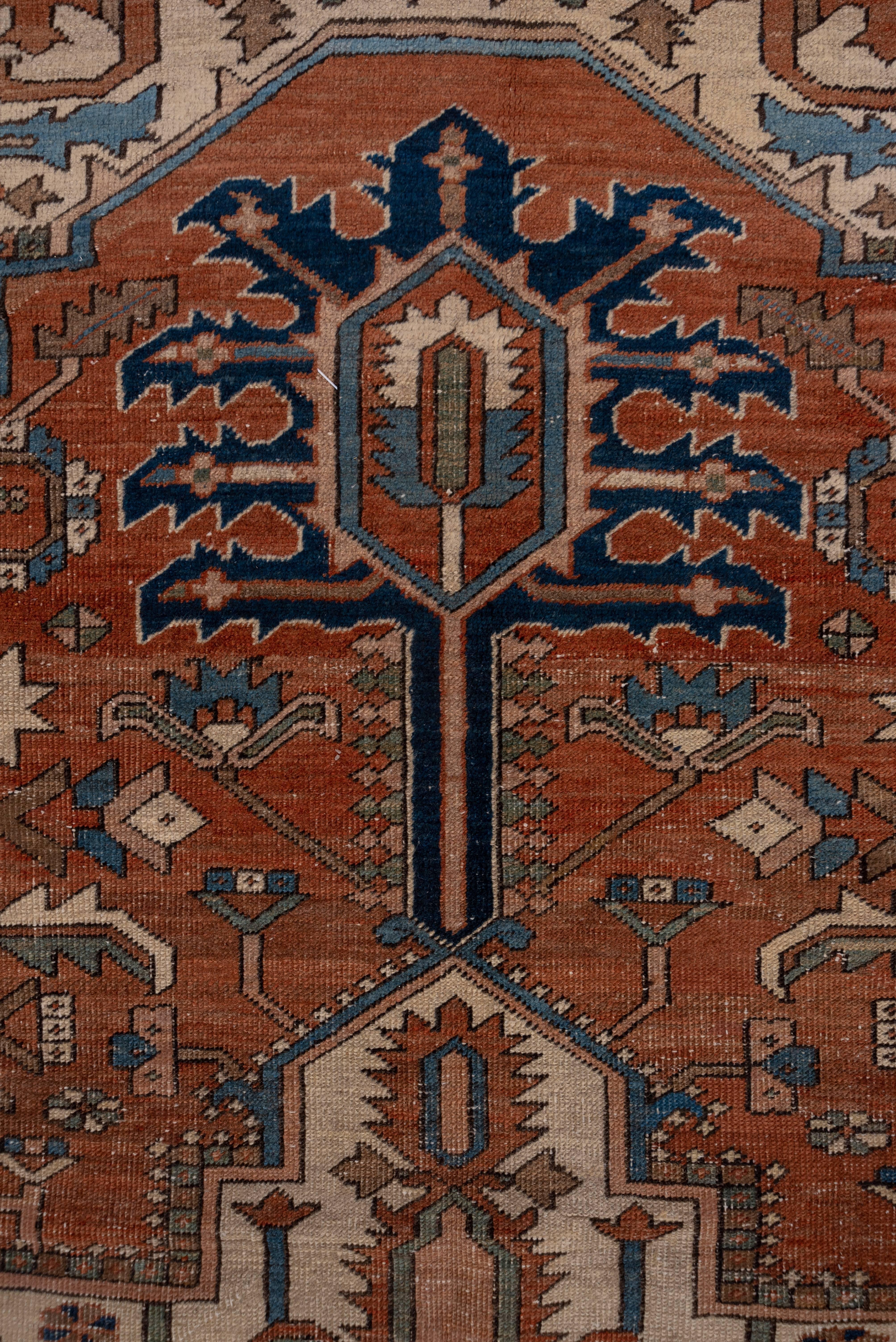 Fine Antique Heriz Carpet, circa 1910 In Excellent Condition For Sale In New York, NY